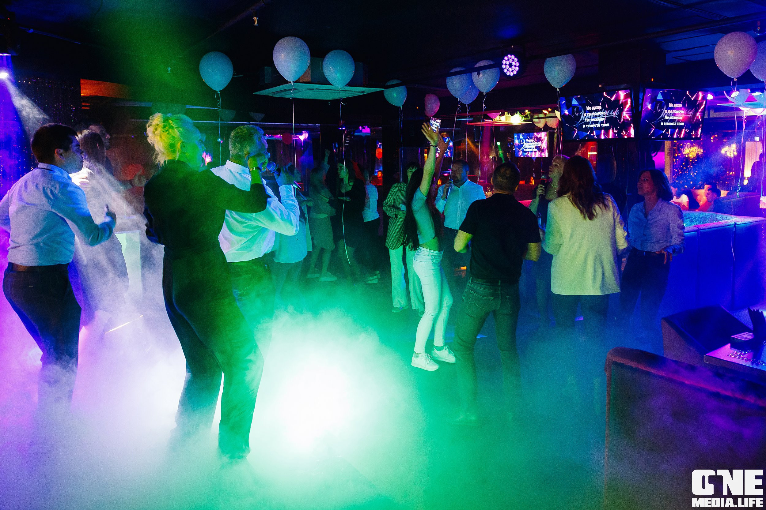 Фотоотчет из караоке клуба Эйфория. One Media Life: фоторепортажи, фотоотчеты с мероприятий и заведений