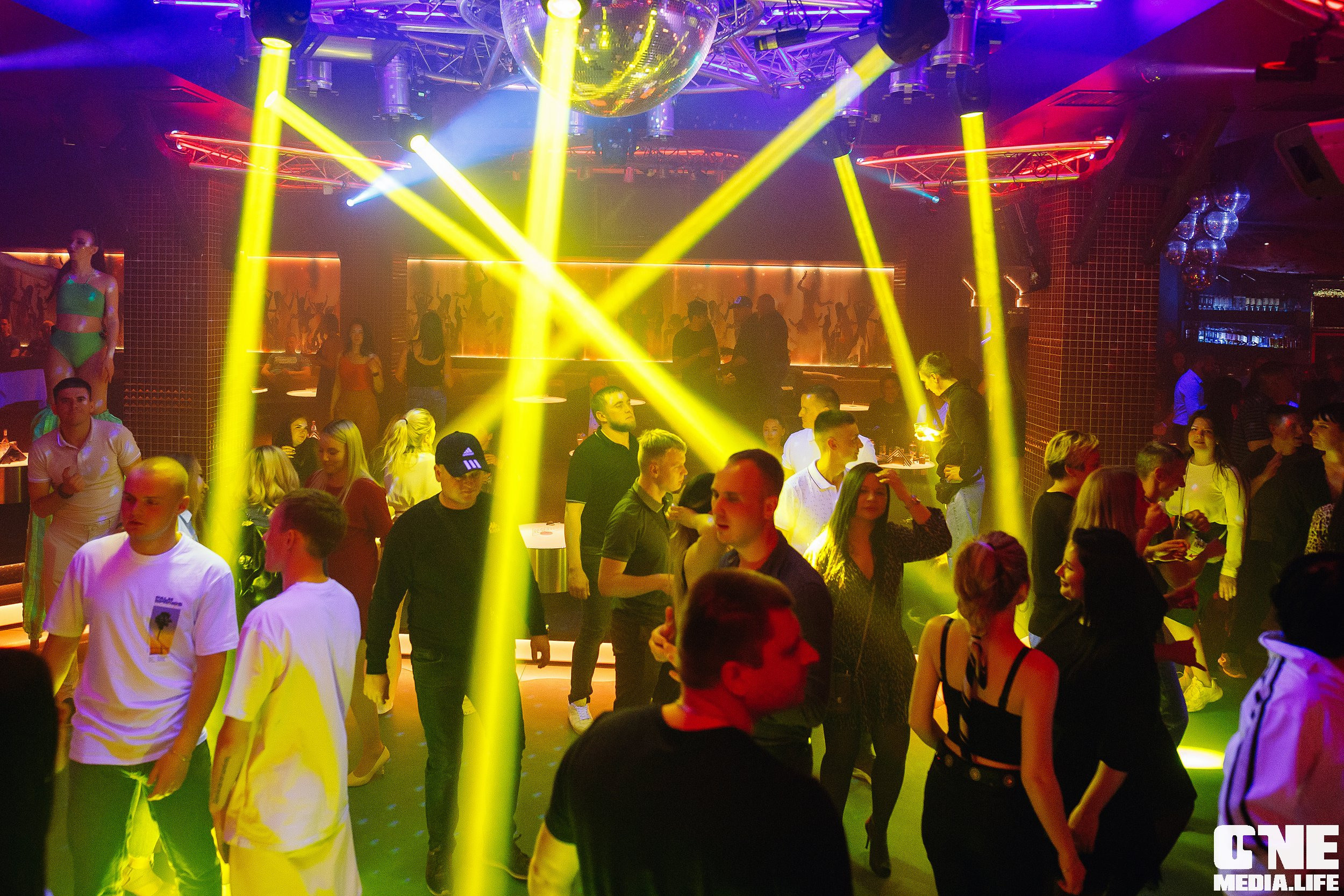Фототчет из ночного клуба Планета. One Media Life: фоторепортажи, фотоотчеты с мероприятий и заведений