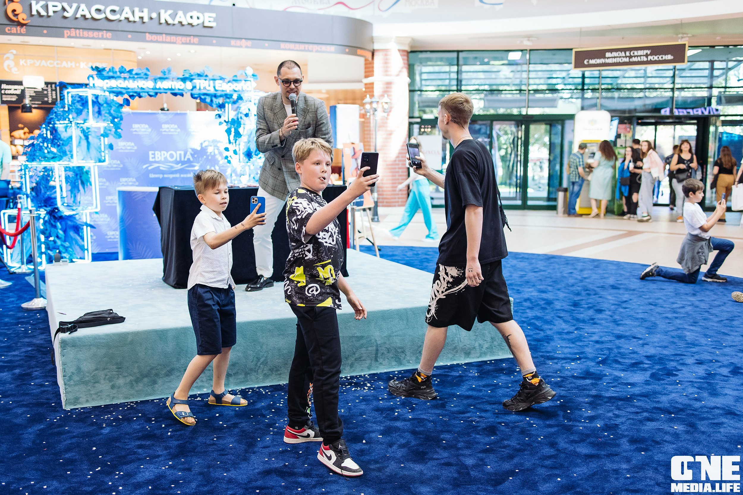 Автограф-сессия с Митей Фоминым. One Media Life: фоторепортажи, фотоотчеты с мероприятий и заведений