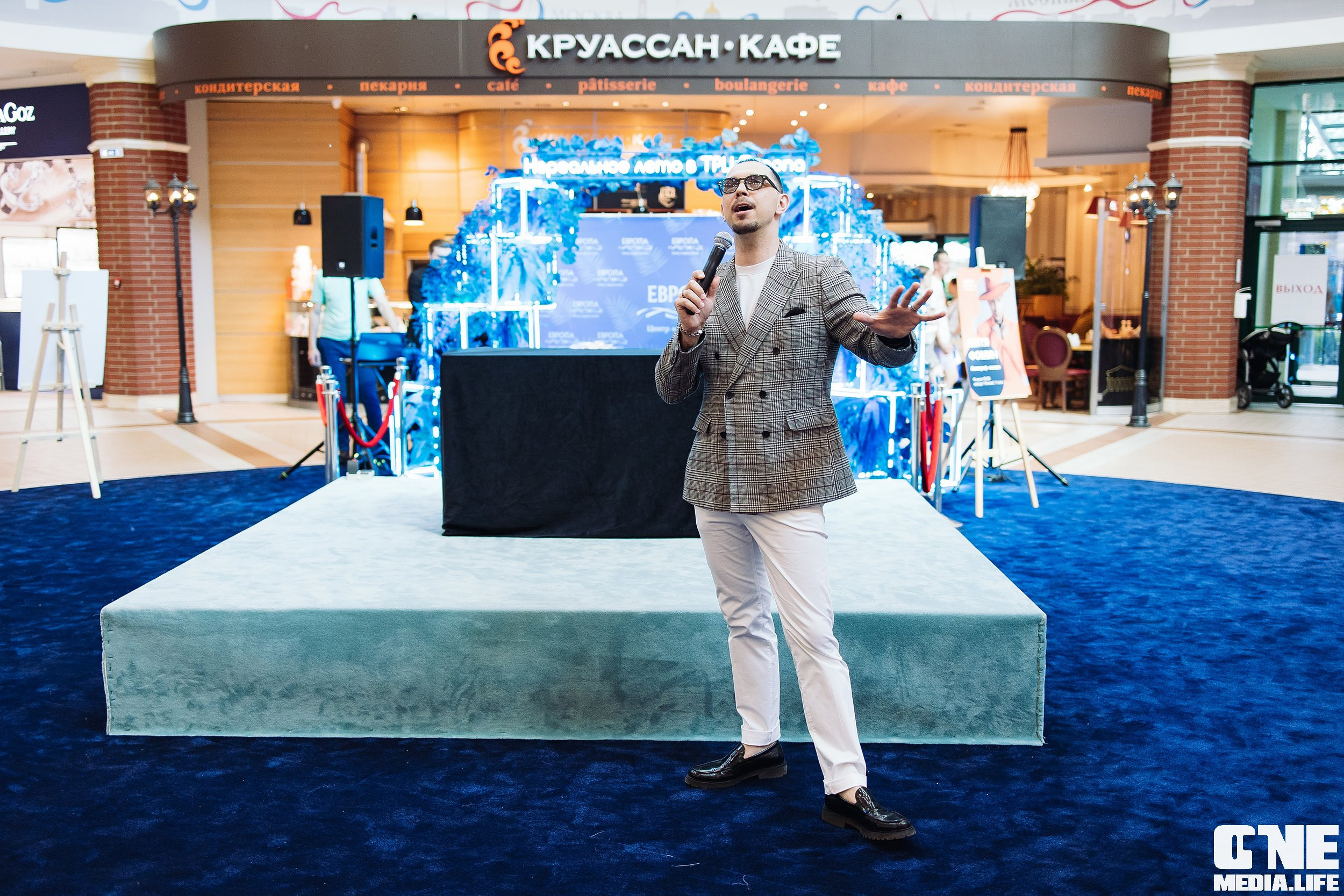 Автограф-сессия с Митей Фоминым. One Media Life: фоторепортажи, фотоотчеты с мероприятий и заведений