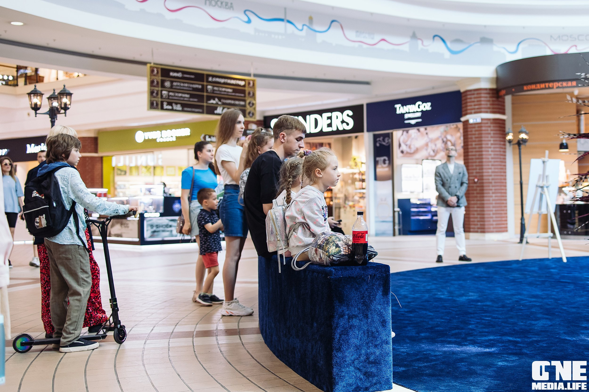 Автограф-сессия с Митей Фоминым. One Media Life: фоторепортажи, фотоотчеты с мероприятий и заведений