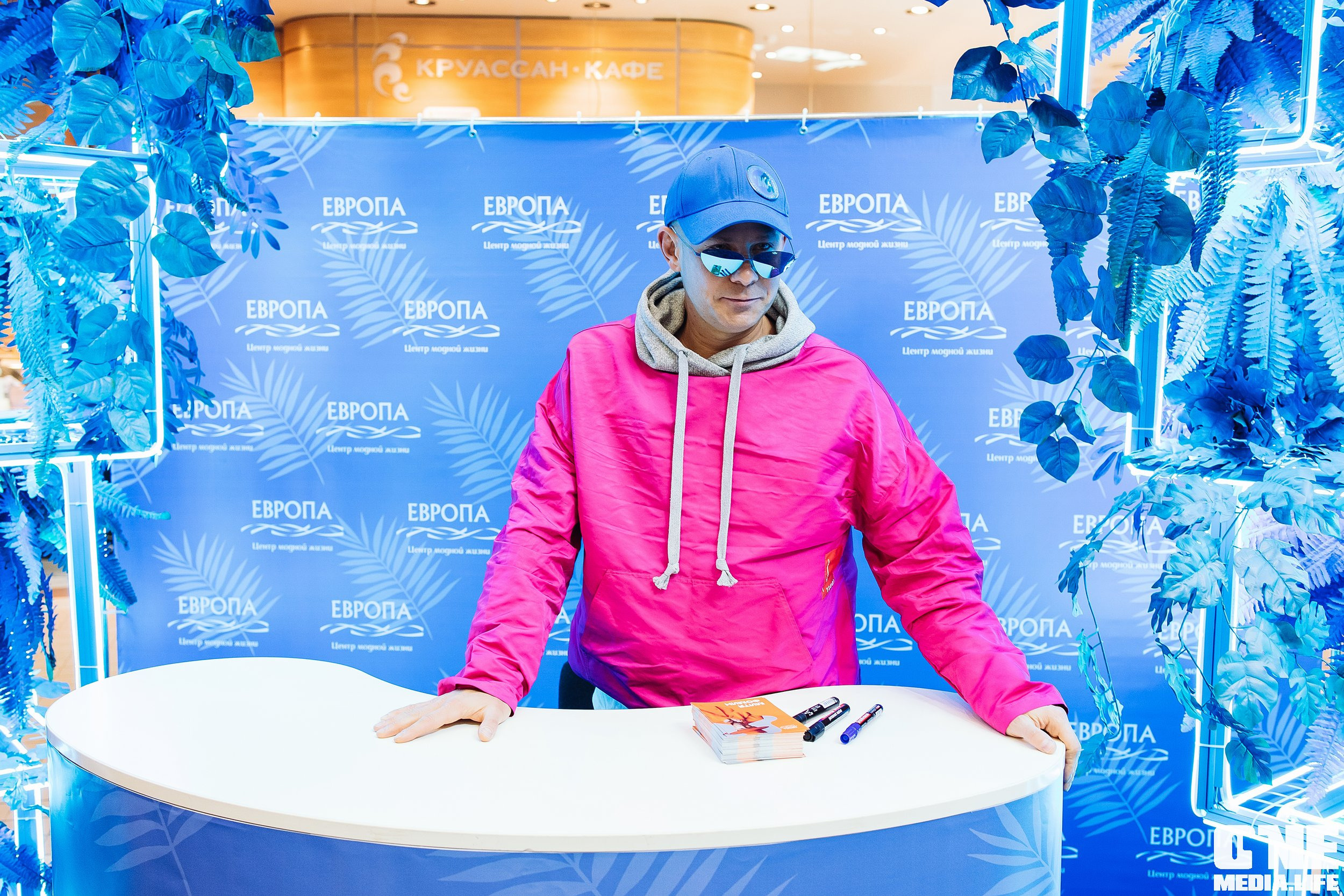 Автограф-сессия с Митей Фоминым. One Media Life: фоторепортажи, фотоотчеты с мероприятий и заведений