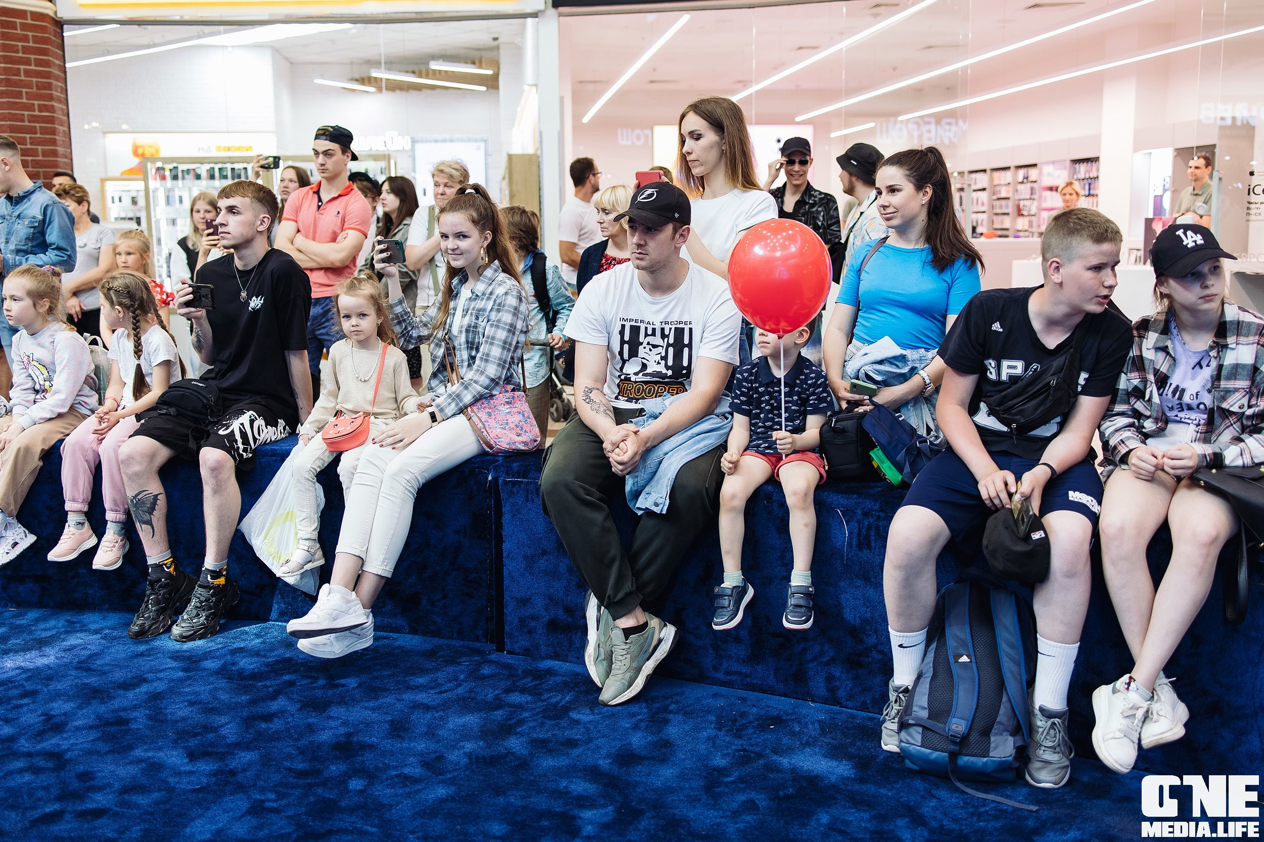 Автограф-сессия с Митей Фоминым. One Media Life: фоторепортажи, фотоотчеты с мероприятий и заведений