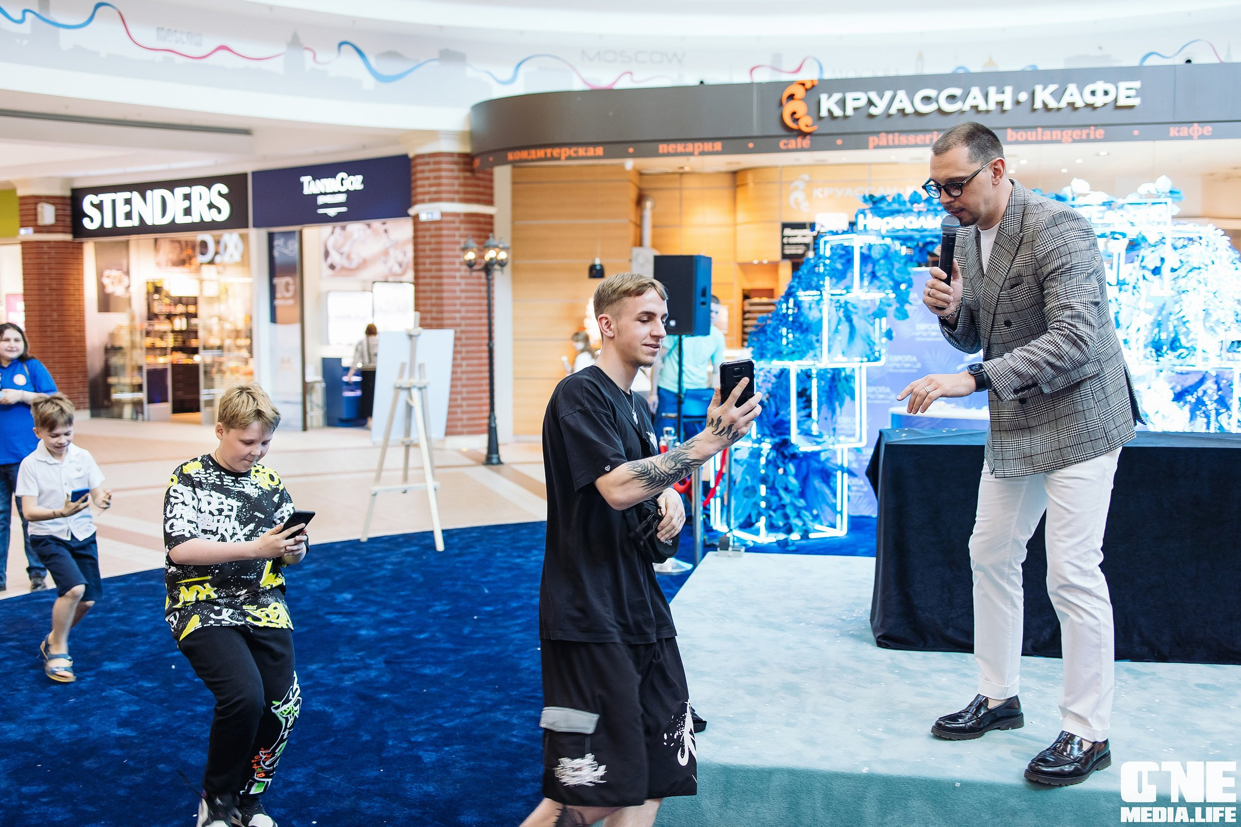 Автограф-сессия с Митей Фоминым. One Media Life: фоторепортажи, фотоотчеты с мероприятий и заведений