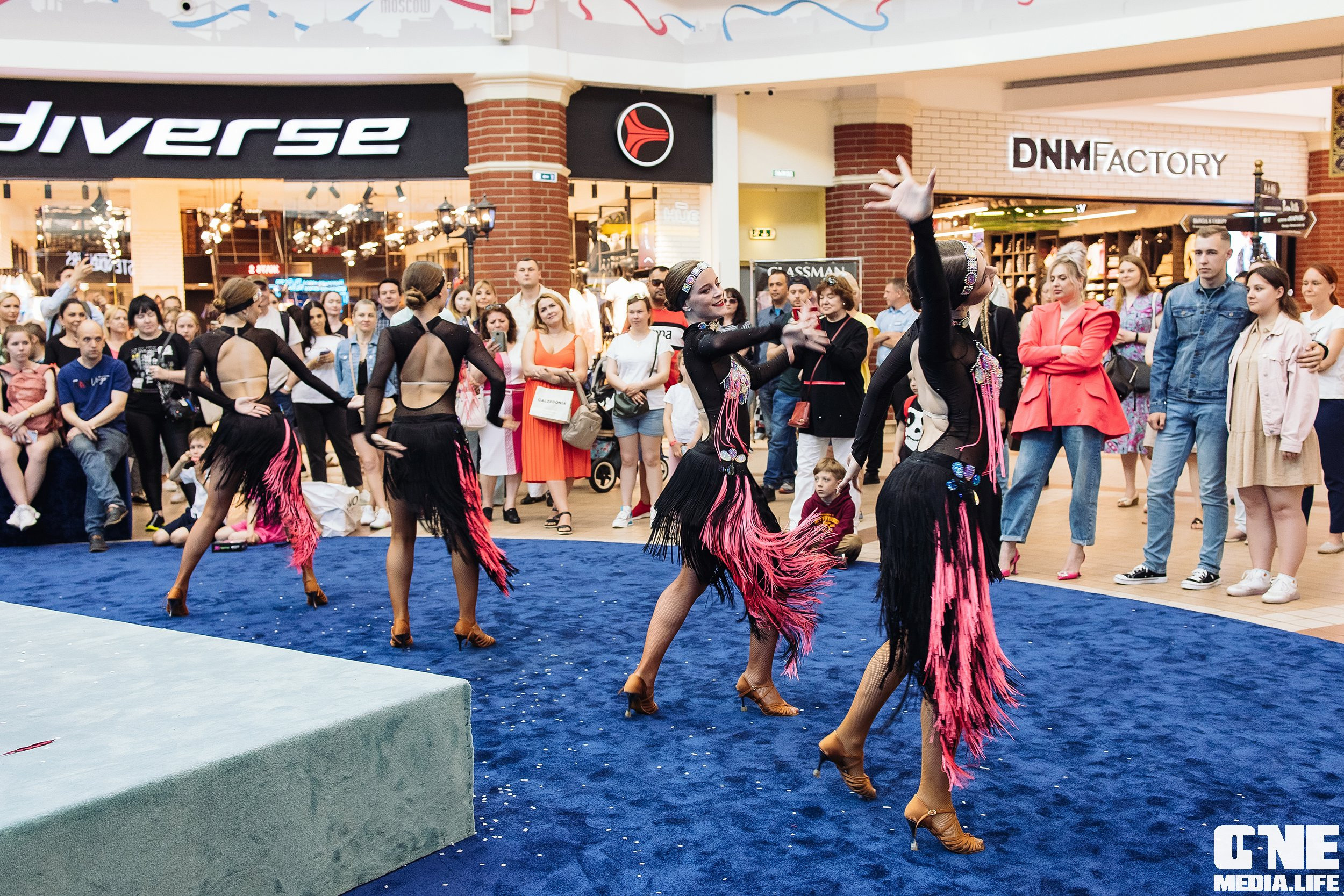 Автограф-сессия с Митей Фоминым. One Media Life: фоторепортажи, фотоотчеты с мероприятий и заведений