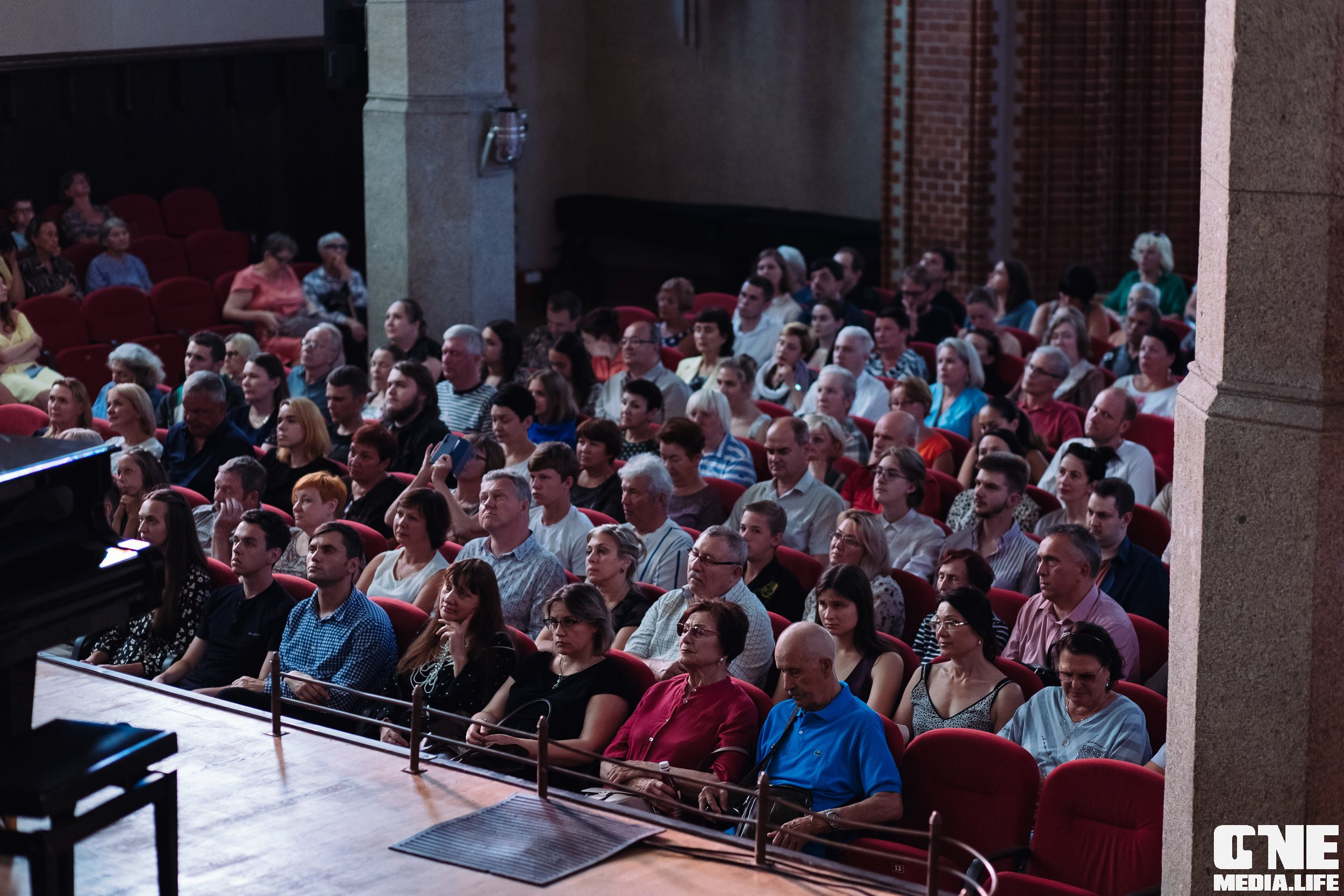 Фоторепортаж с концерта в Калининградской Филармонии. One Media Life: фоторепортажи, фотоотчеты с мероприятий и заведений