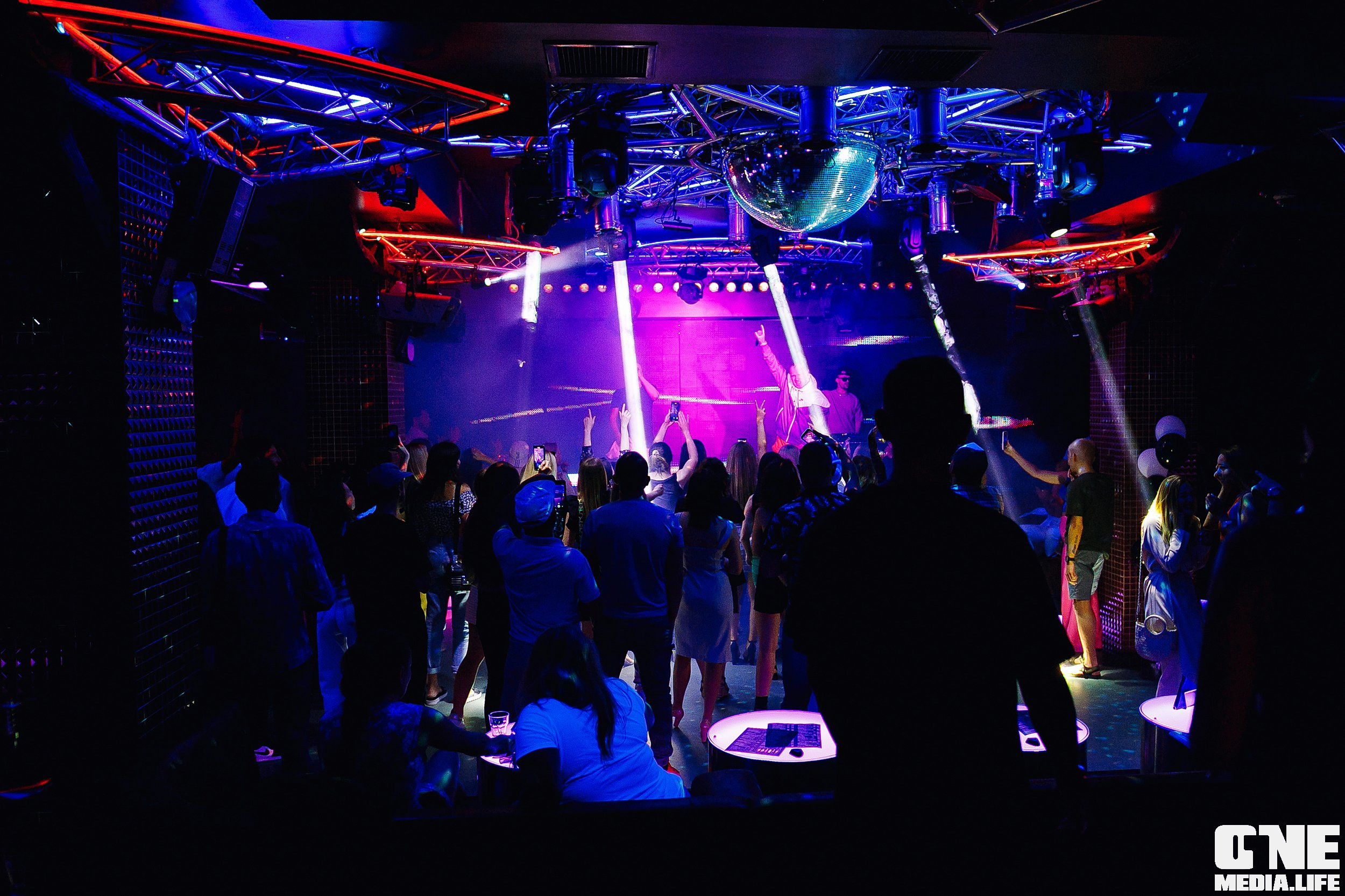 Фотоотчет с концерта Лигалайза в ночном клубе Планета. One Media Life: фоторепортажи, фотоотчеты с мероприятий и заведений