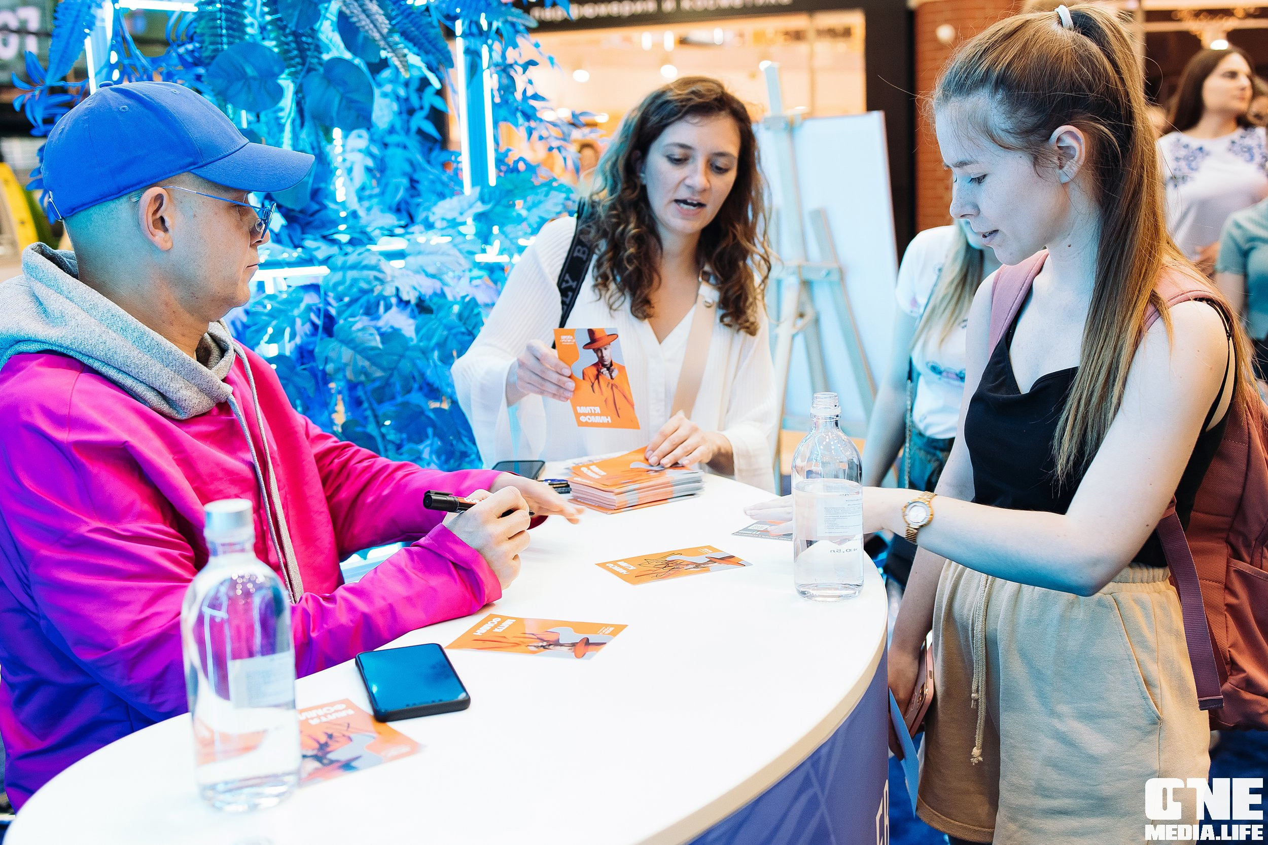 Автограф-сессия с Митей Фоминым. One Media Life: фоторепортажи, фотоотчеты с мероприятий и заведений