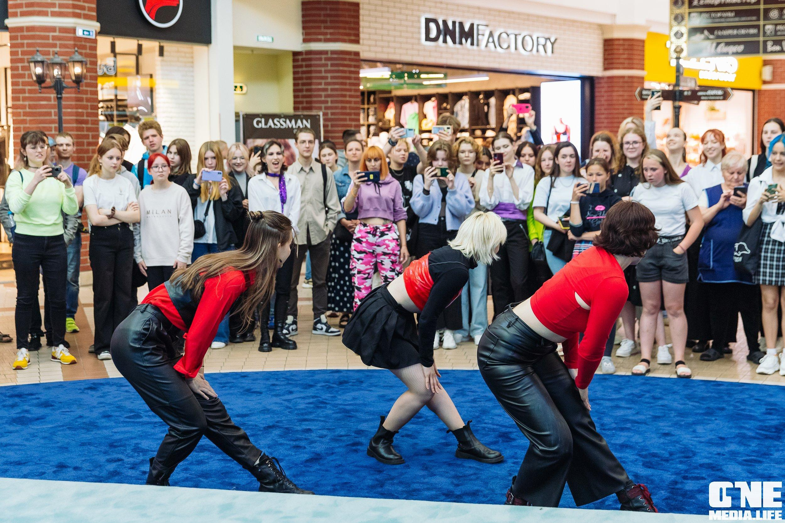 Фотоотчет с «Твой настоящий выпускной» в ТРЦ Европа. One Media Life: фоторепортажи, фотоотчеты с мероприятий и заведений