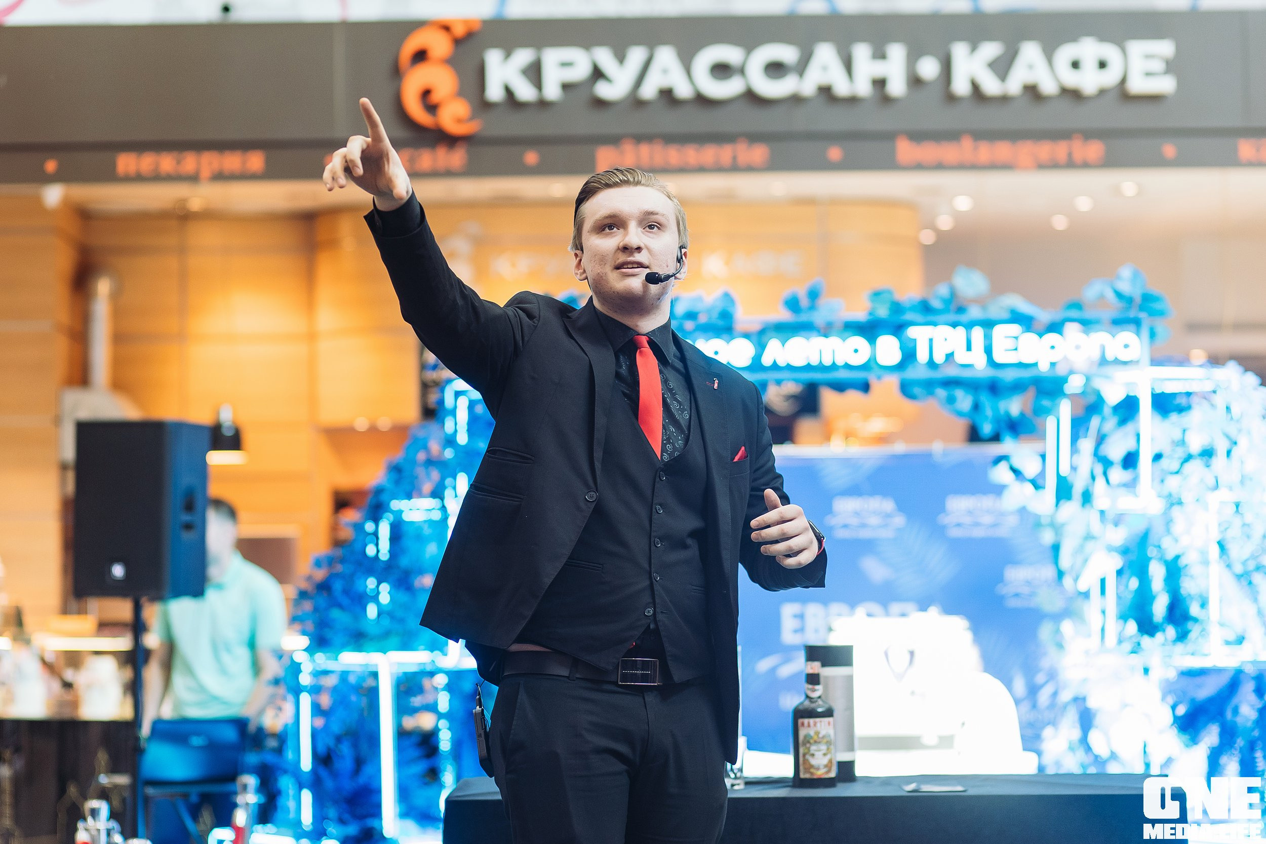 Автограф-сессия с Митей Фоминым. One Media Life: фоторепортажи, фотоотчеты с мероприятий и заведений