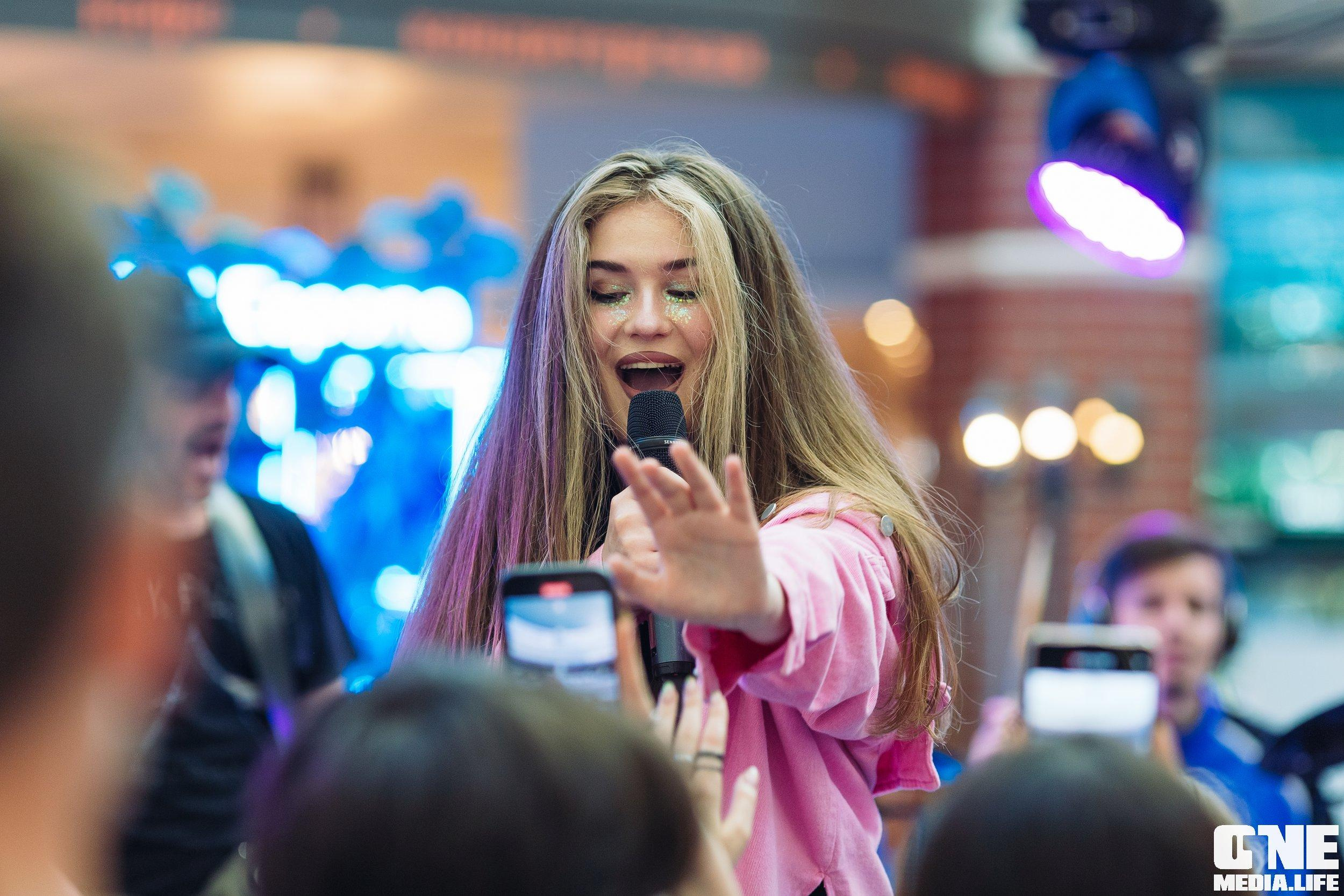 Фотоотчет с «Твой настоящий выпускной» в ТРЦ Европа. One Media Life: фоторепортажи, фотоотчеты с мероприятий и заведений