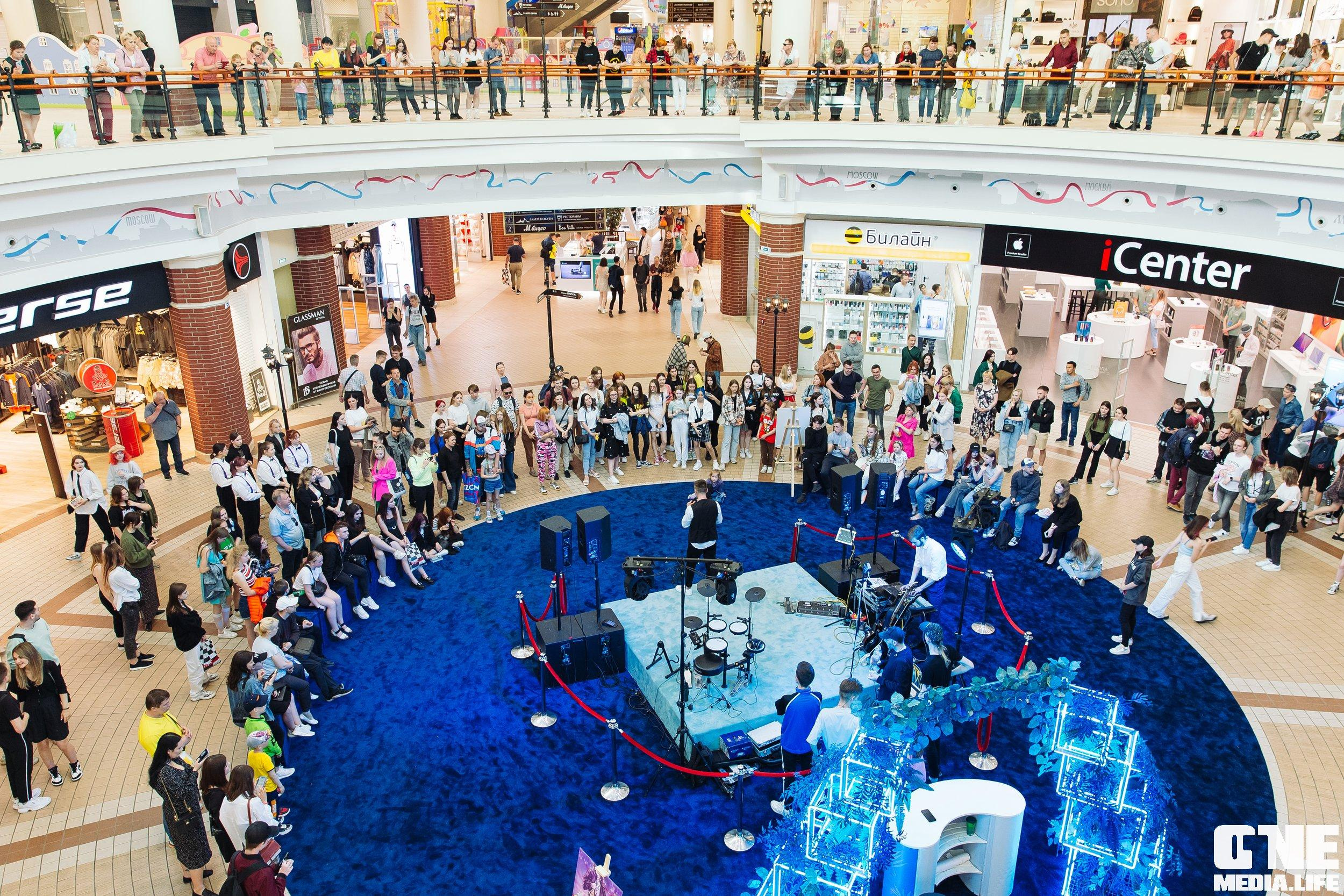 Фотоотчет с «Твой настоящий выпускной» в ТРЦ Европа. One Media Life: фоторепортажи, фотоотчеты с мероприятий и заведений