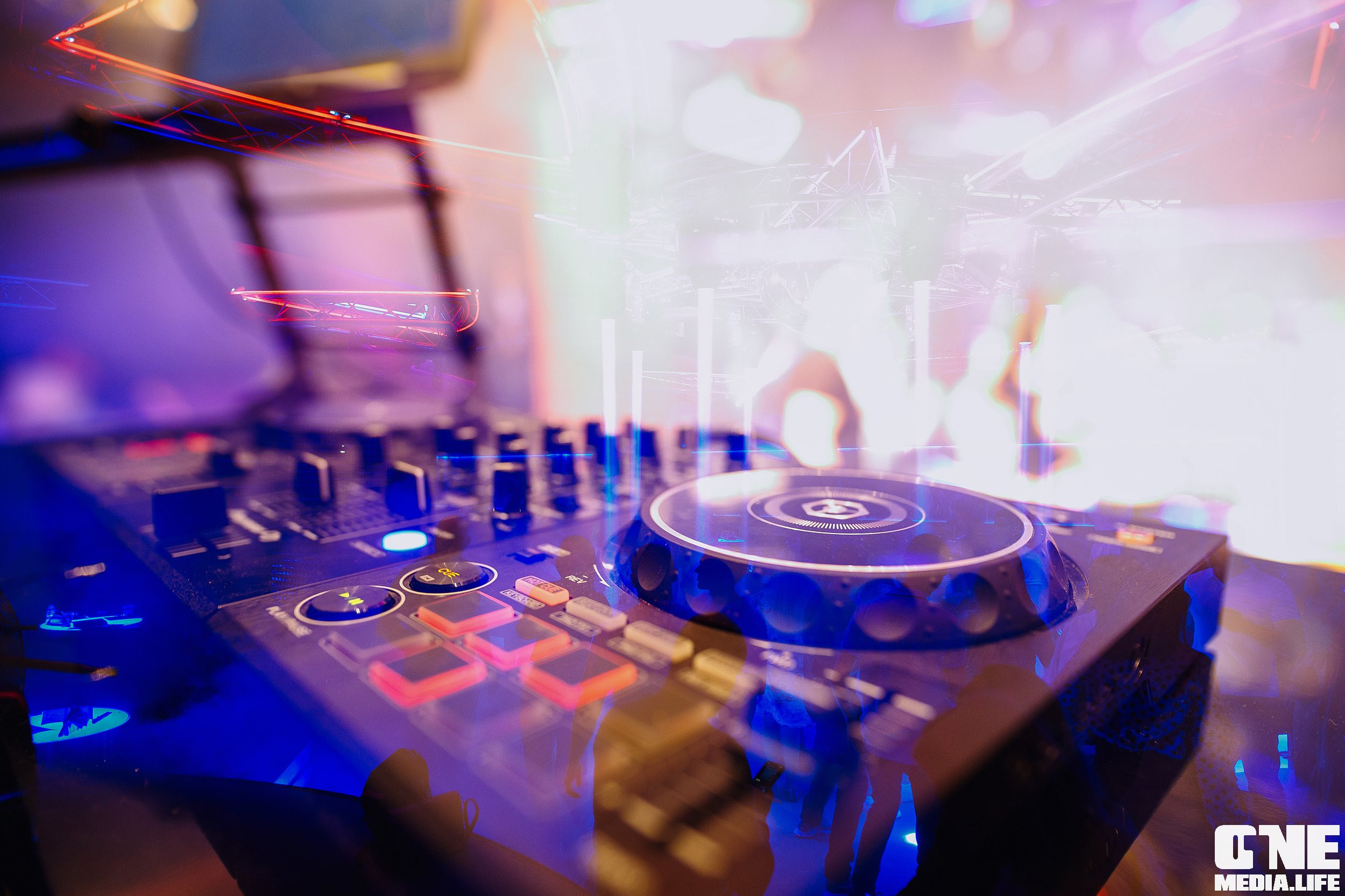 Фототчет из ночного клуба Планета. One Media Life: фоторепортажи, фотоотчеты с мероприятий и заведений