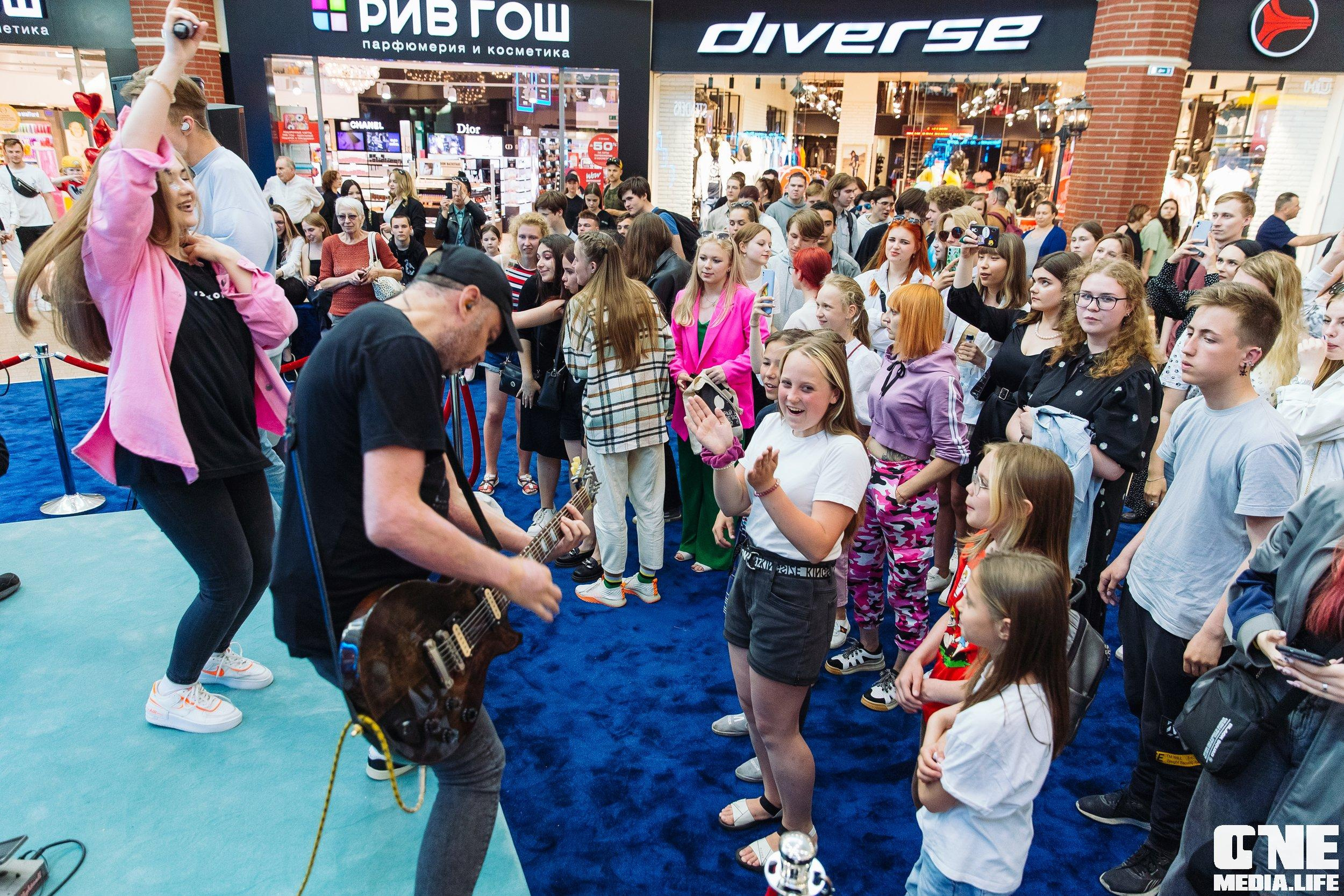 Фотоотчет с «Твой настоящий выпускной» в ТРЦ Европа. One Media Life: фоторепортажи, фотоотчеты с мероприятий и заведений