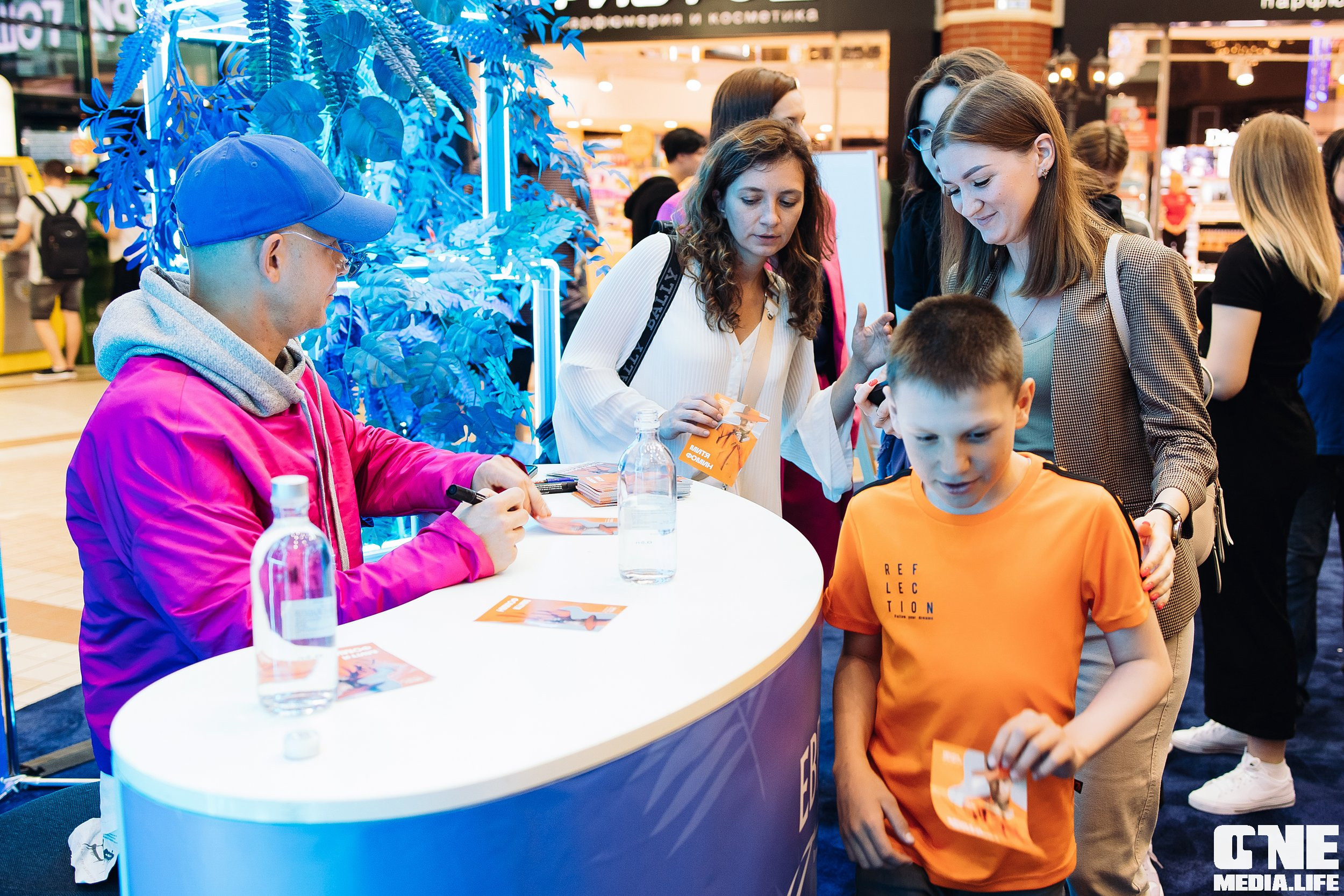 Автограф-сессия с Митей Фоминым. One Media Life: фоторепортажи, фотоотчеты с мероприятий и заведений