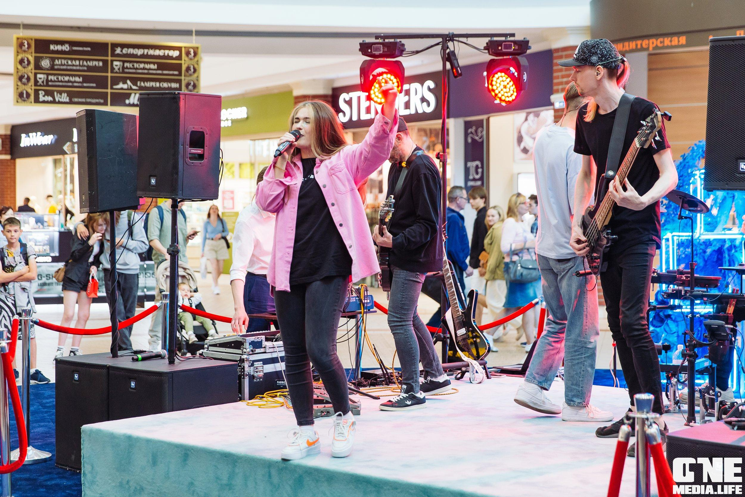 Фотоотчет с «Твой настоящий выпускной» в ТРЦ Европа. One Media Life: фоторепортажи, фотоотчеты с мероприятий и заведений