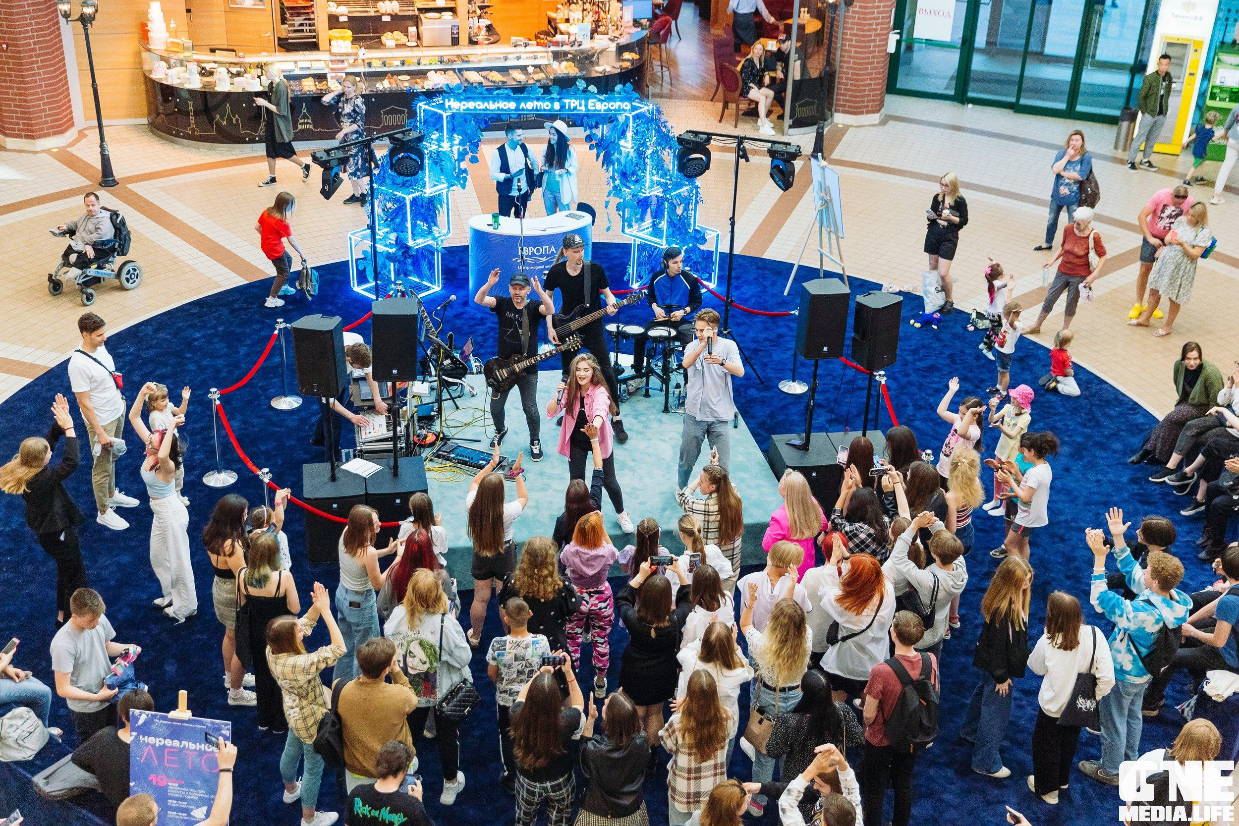 Фотоотчет с «Твой настоящий выпускной» в ТРЦ Европа. One Media Life: фоторепортажи, фотоотчеты с мероприятий и заведений