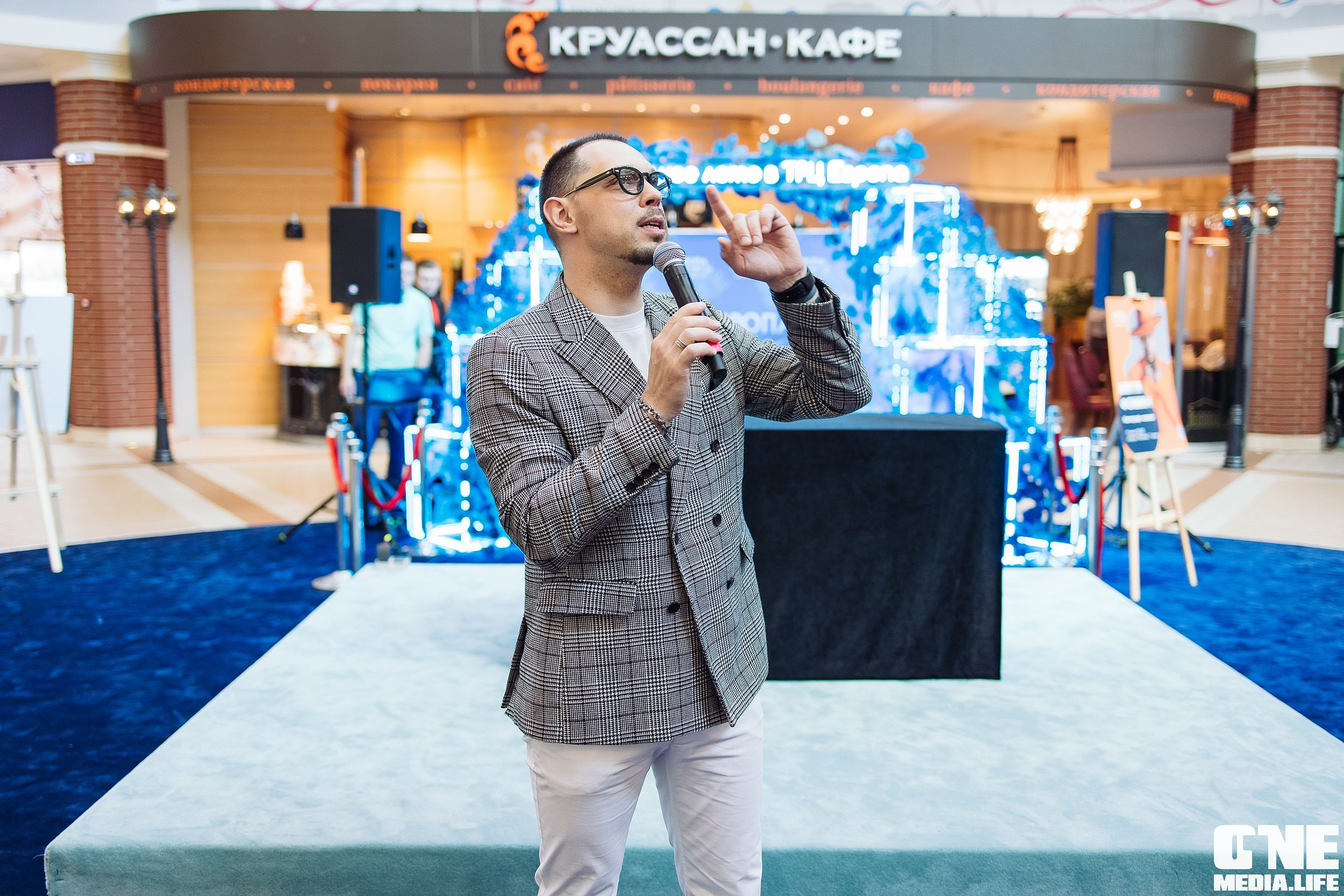 Автограф-сессия с Митей Фоминым. One Media Life: фоторепортажи, фотоотчеты с мероприятий и заведений