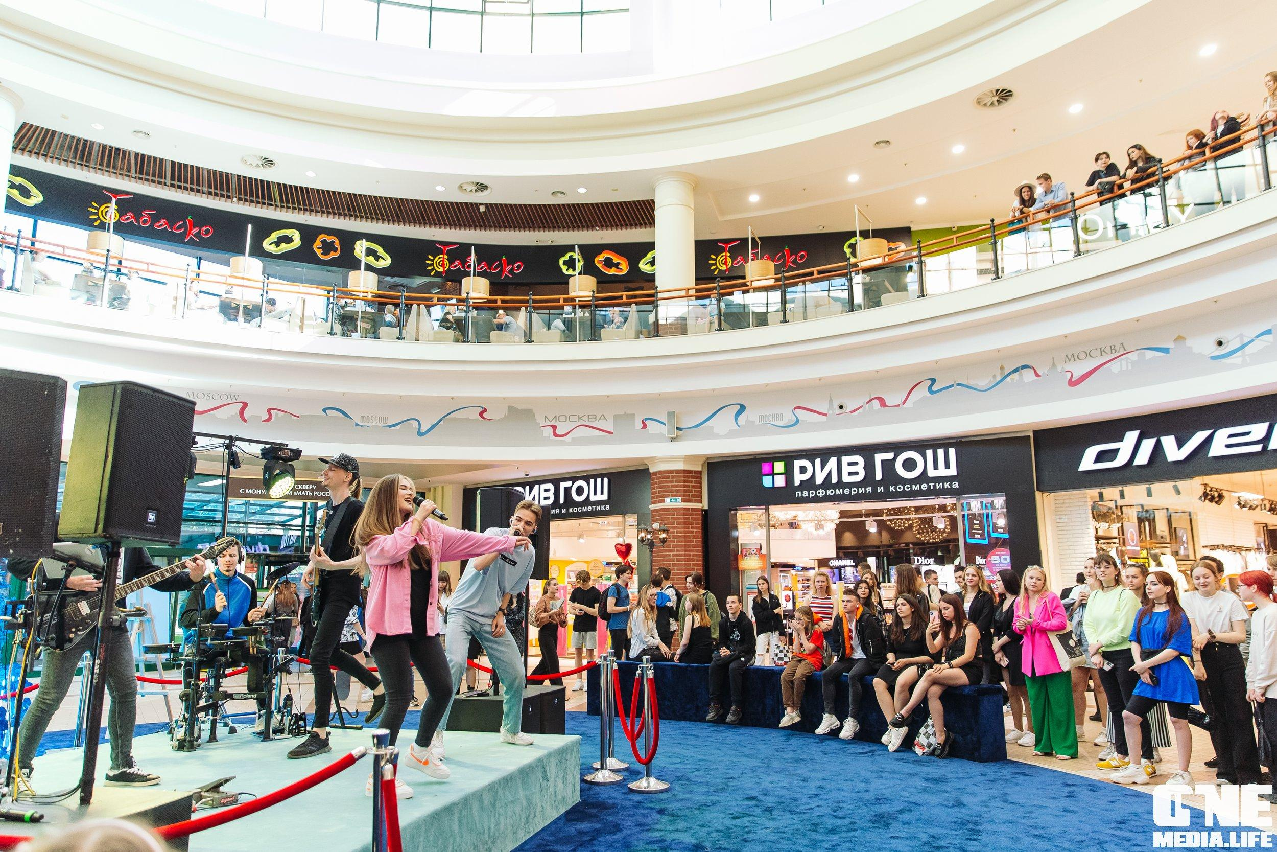 Фотоотчет с «Твой настоящий выпускной» в ТРЦ Европа. One Media Life: фоторепортажи, фотоотчеты с мероприятий и заведений