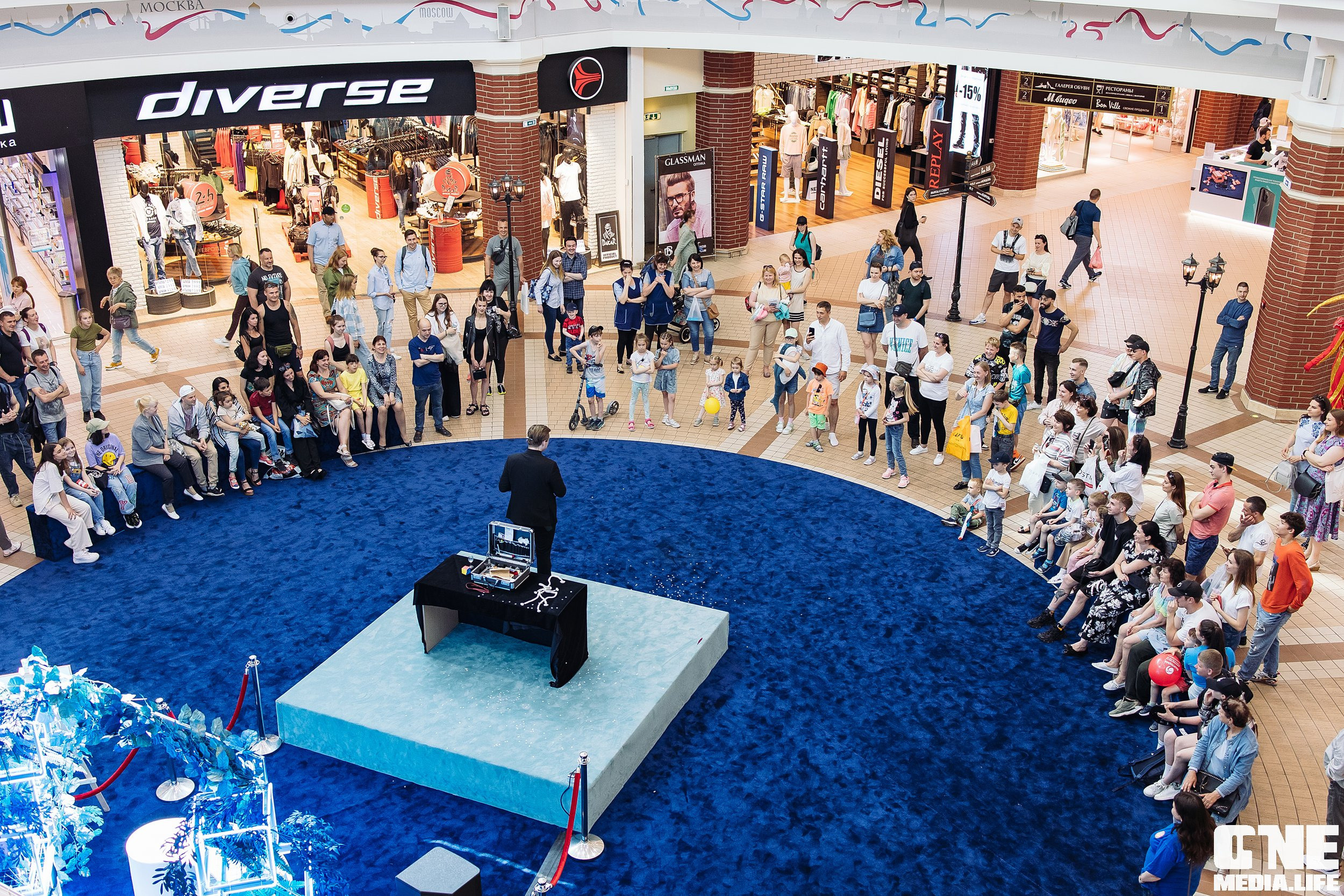 Автограф-сессия с Митей Фоминым. One Media Life: фоторепортажи, фотоотчеты с мероприятий и заведений