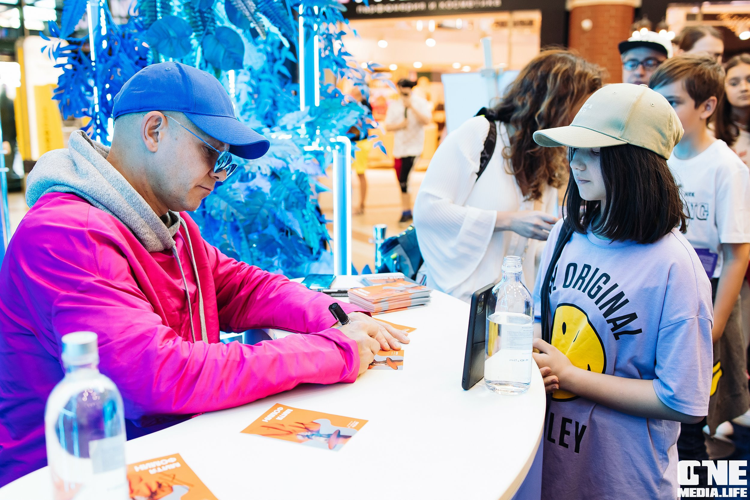 Автограф-сессия с Митей Фоминым. One Media Life: фоторепортажи, фотоотчеты с мероприятий и заведений