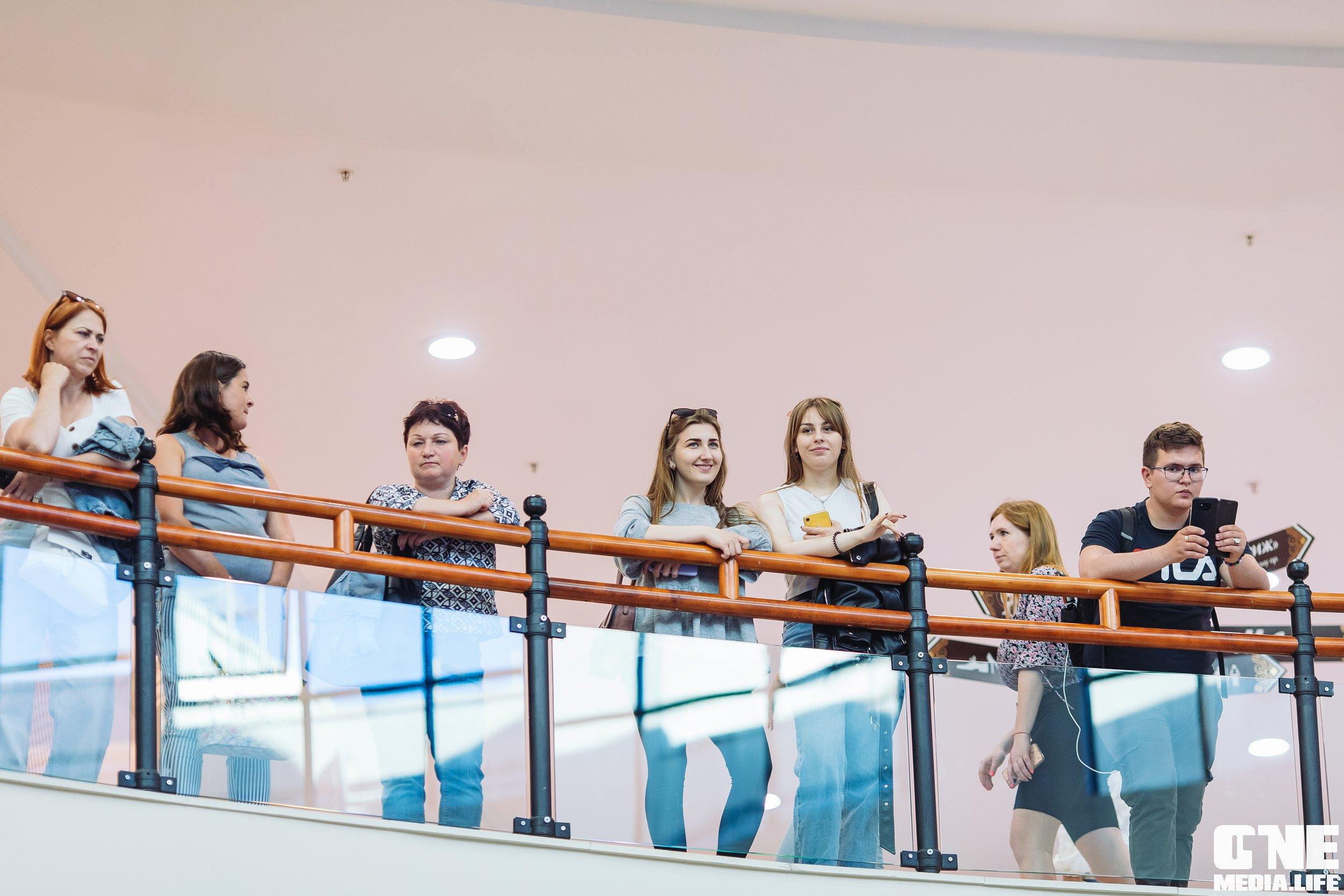 Фотоотчет с «Твой настоящий выпускной» в ТРЦ Европа. One Media Life: фоторепортажи, фотоотчеты с мероприятий и заведений