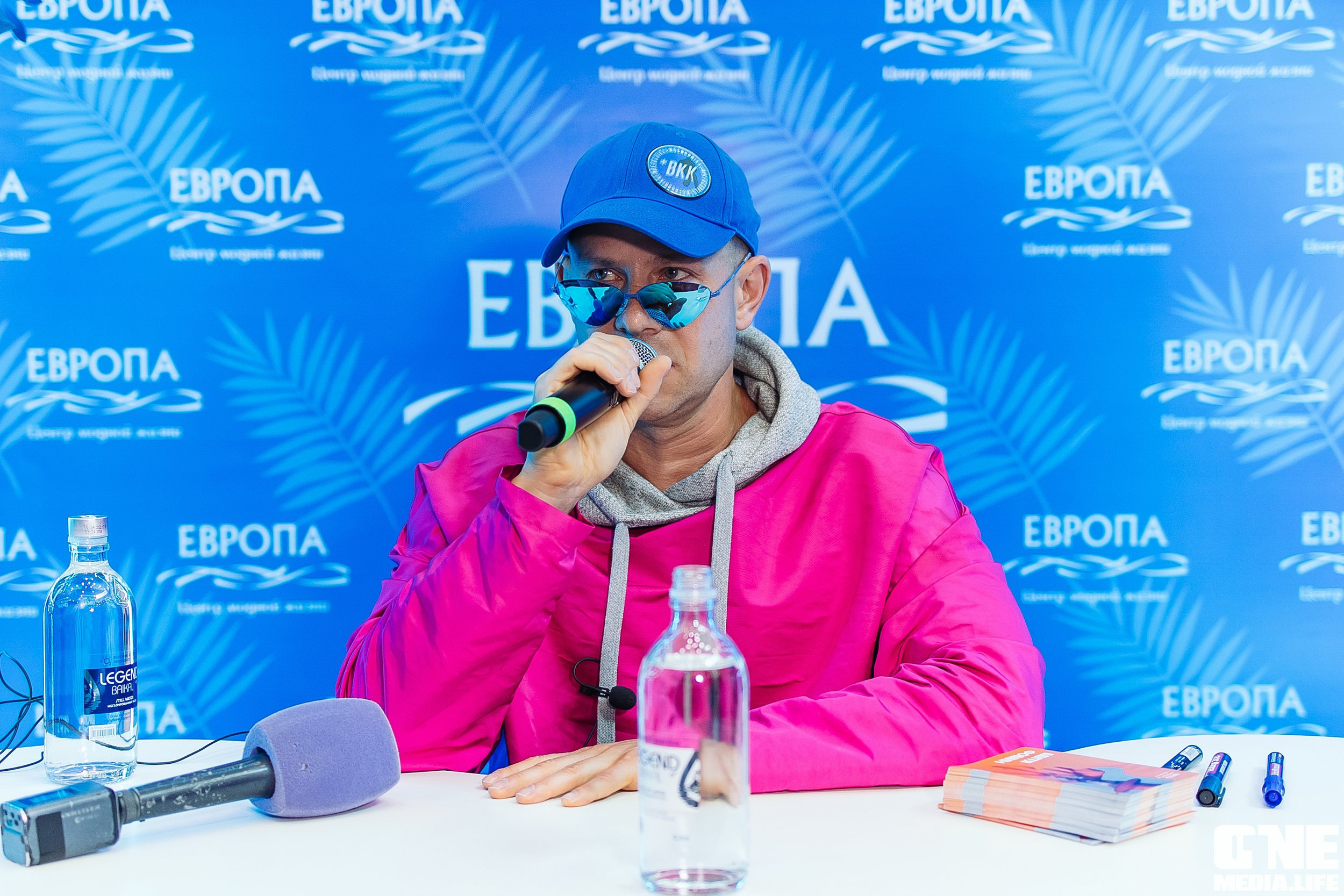 Автограф-сессия с Митей Фоминым. One Media Life: фоторепортажи, фотоотчеты с мероприятий и заведений