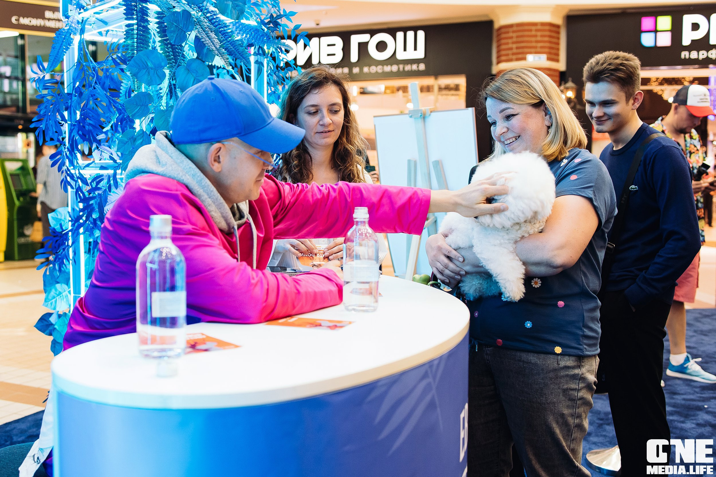 Автограф-сессия с Митей Фоминым. One Media Life: фоторепортажи, фотоотчеты с мероприятий и заведений