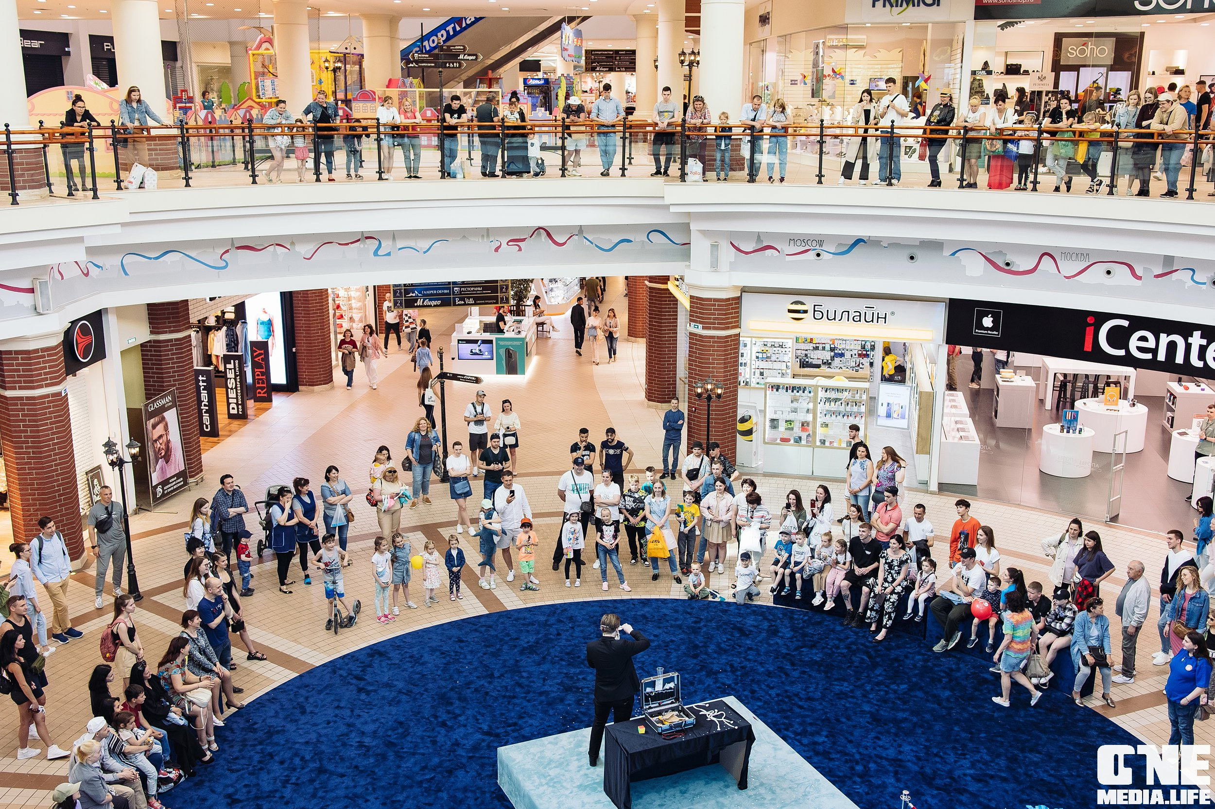 Автограф-сессия с Митей Фоминым. One Media Life: фоторепортажи, фотоотчеты с мероприятий и заведений