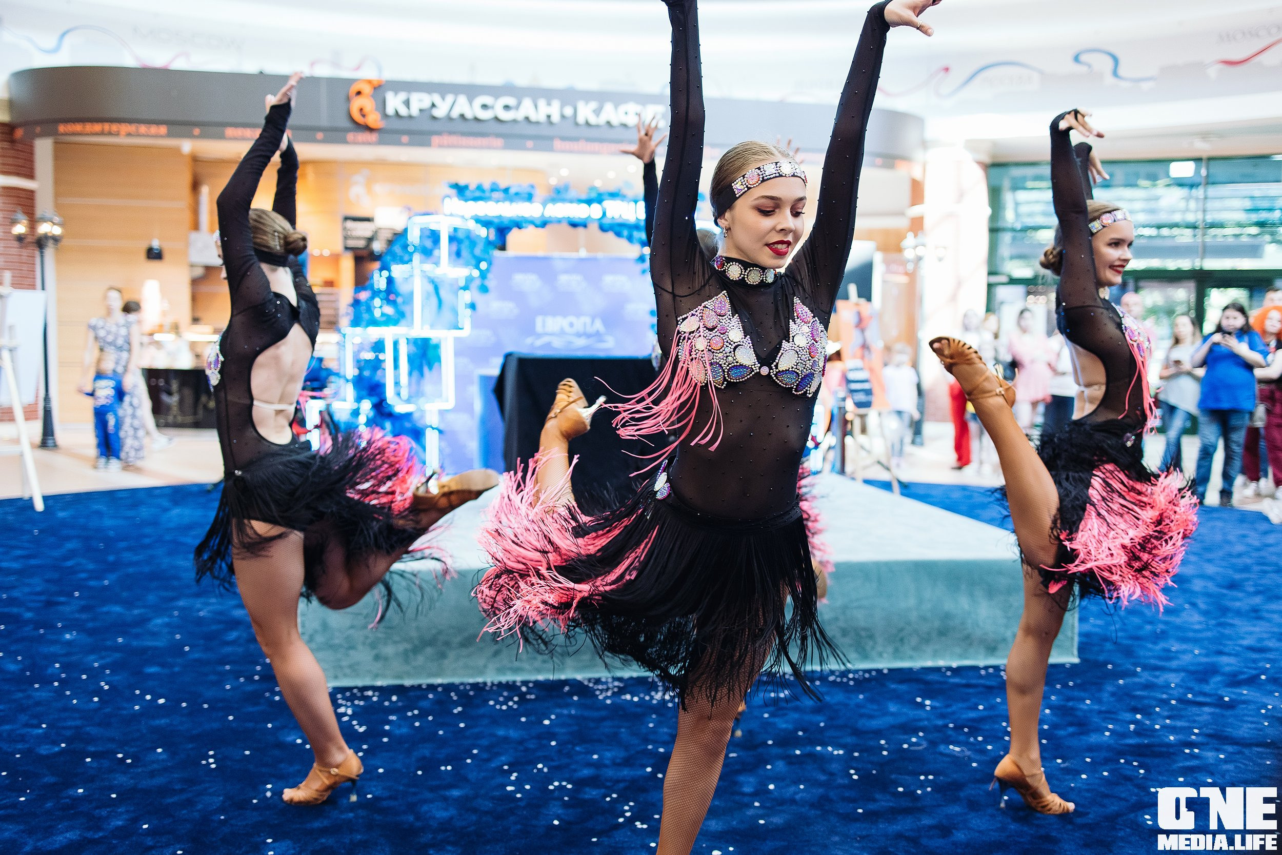 Автограф-сессия с Митей Фоминым. One Media Life: фоторепортажи, фотоотчеты с мероприятий и заведений