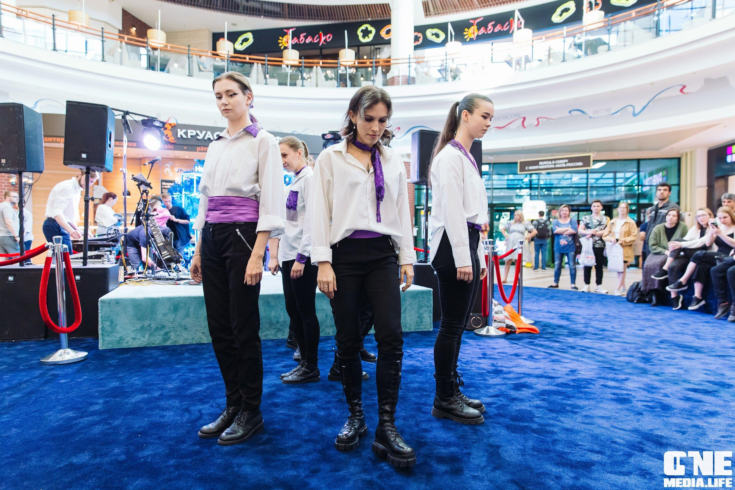 Фотоотчет с «Твой настоящий выпускной» в ТРЦ Европа. One Media Life: фоторепортажи, фотоотчеты с мероприятий и заведений