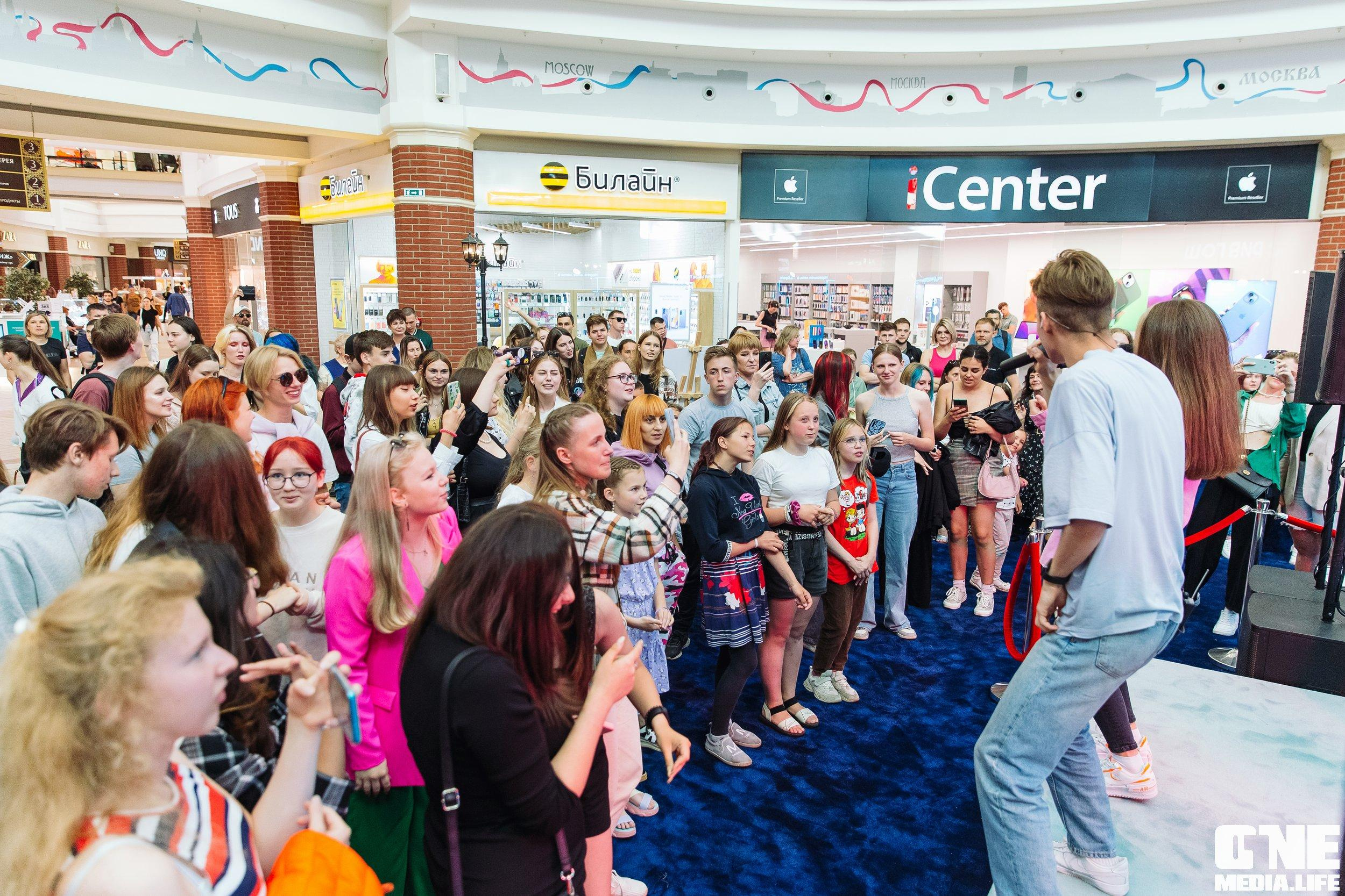 Фотоотчет с «Твой настоящий выпускной» в ТРЦ Европа. One Media Life: фоторепортажи, фотоотчеты с мероприятий и заведений