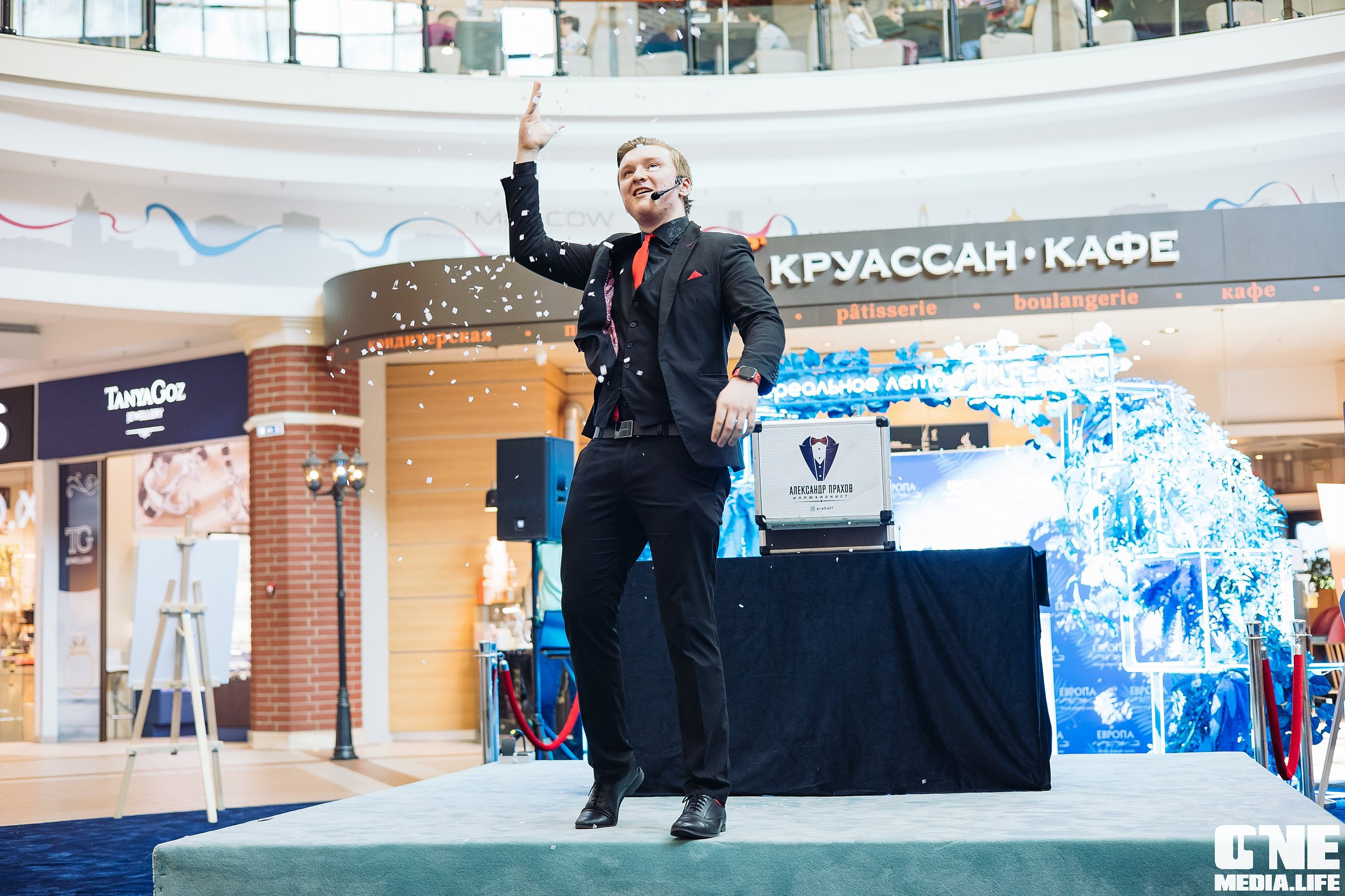 Автограф-сессия с Митей Фоминым. One Media Life: фоторепортажи, фотоотчеты с мероприятий и заведений