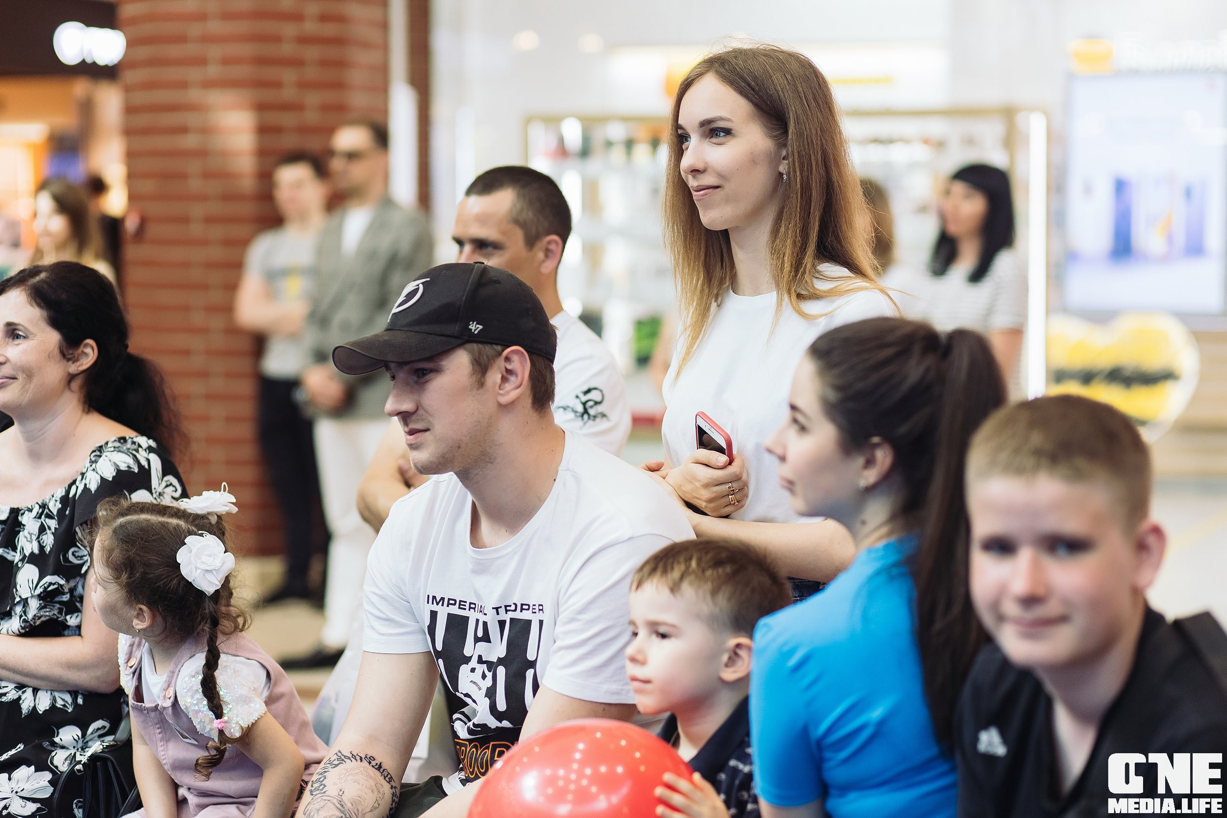 Автограф-сессия с Митей Фоминым. One Media Life: фоторепортажи, фотоотчеты с мероприятий и заведений