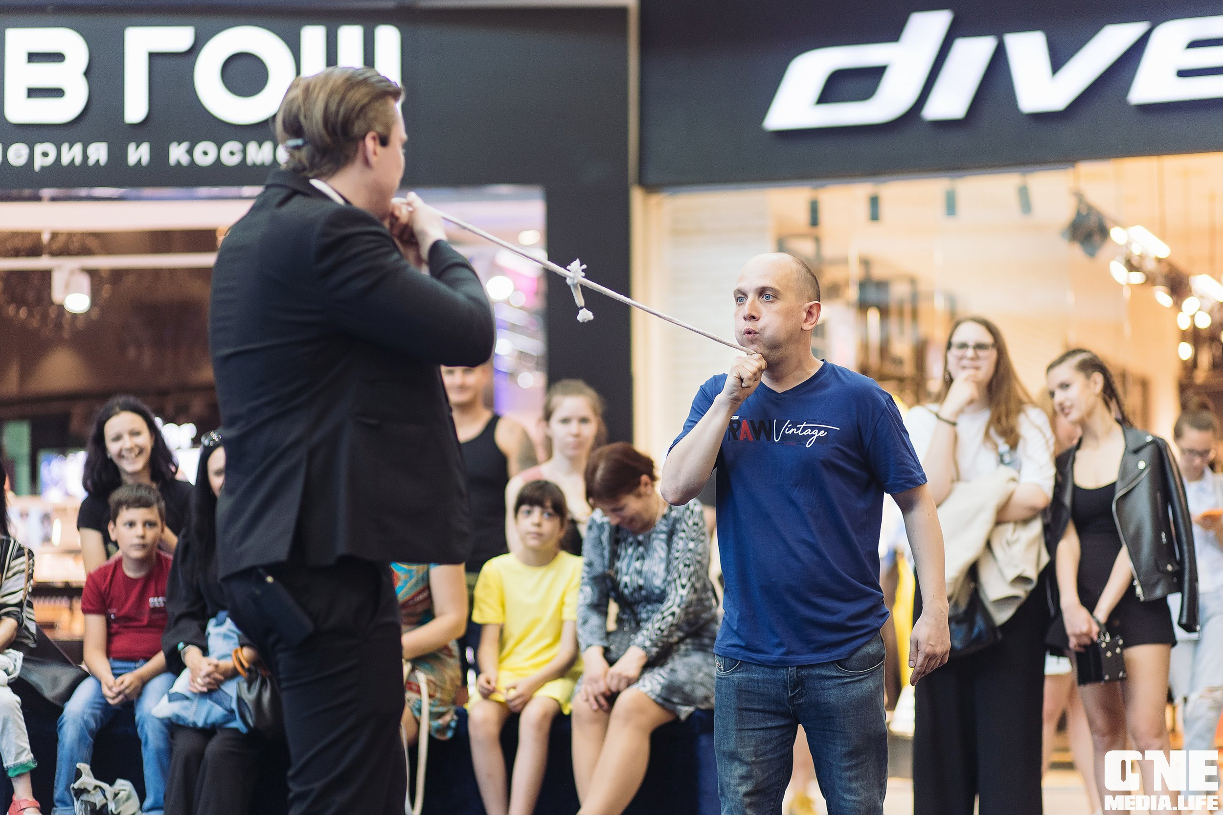 Автограф-сессия с Митей Фоминым. One Media Life: фоторепортажи, фотоотчеты с мероприятий и заведений