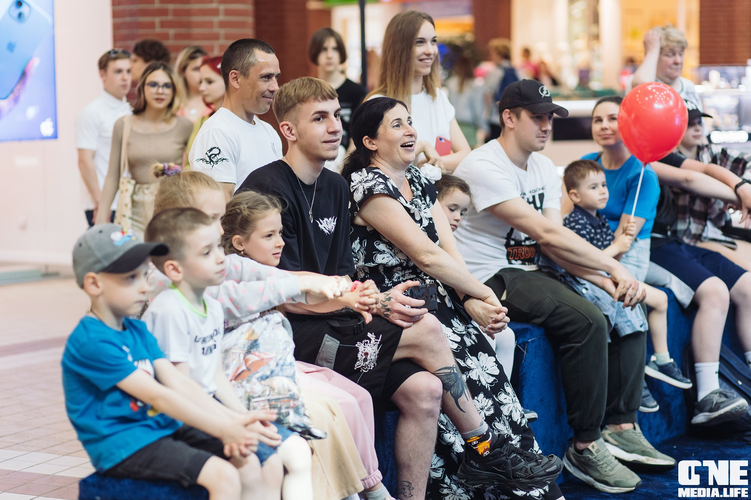Автограф-сессия с Митей Фоминым. One Media Life: фоторепортажи, фотоотчеты с мероприятий и заведений