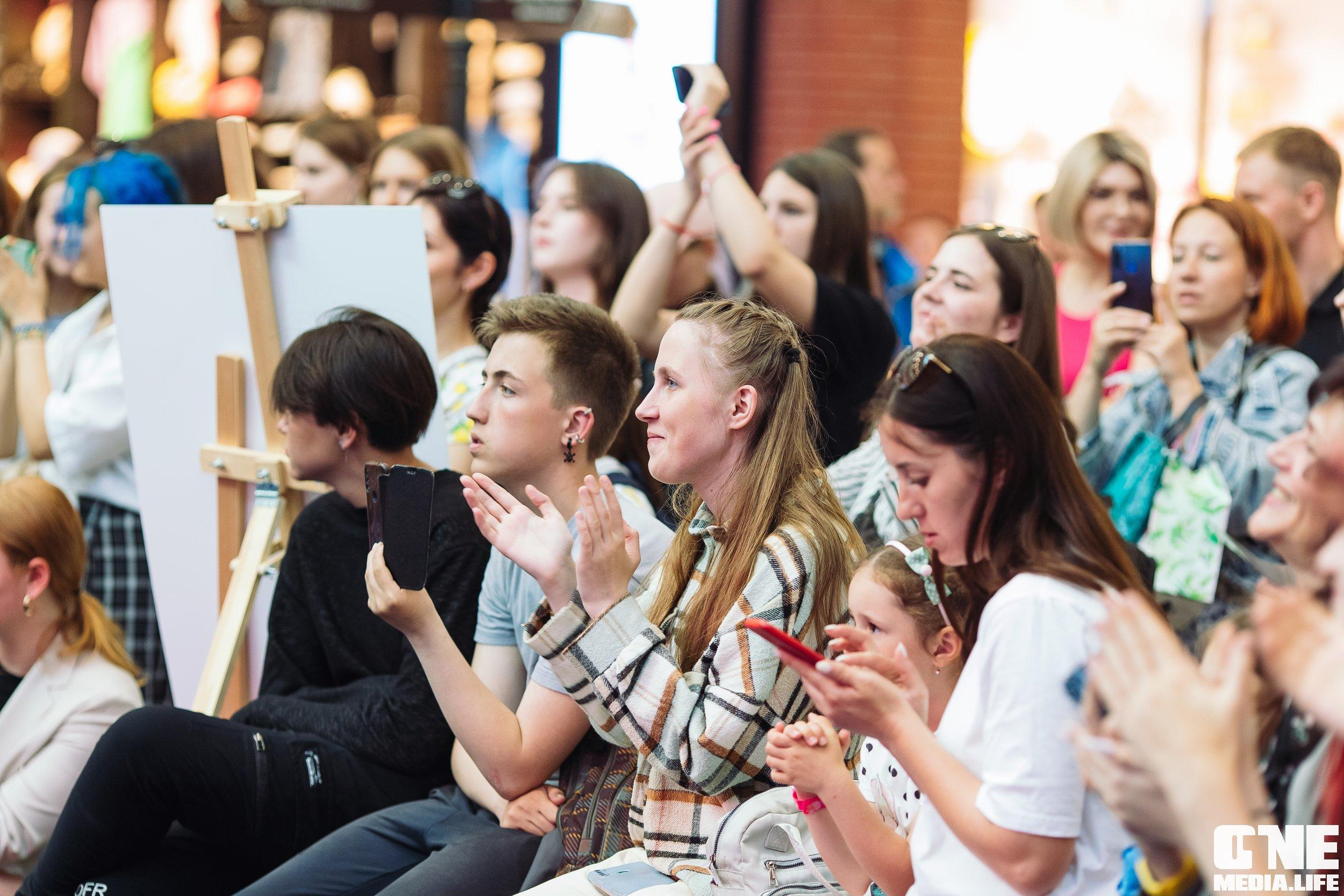 Фотоотчет с «Твой настоящий выпускной» в ТРЦ Европа. One Media Life: фоторепортажи, фотоотчеты с мероприятий и заведений