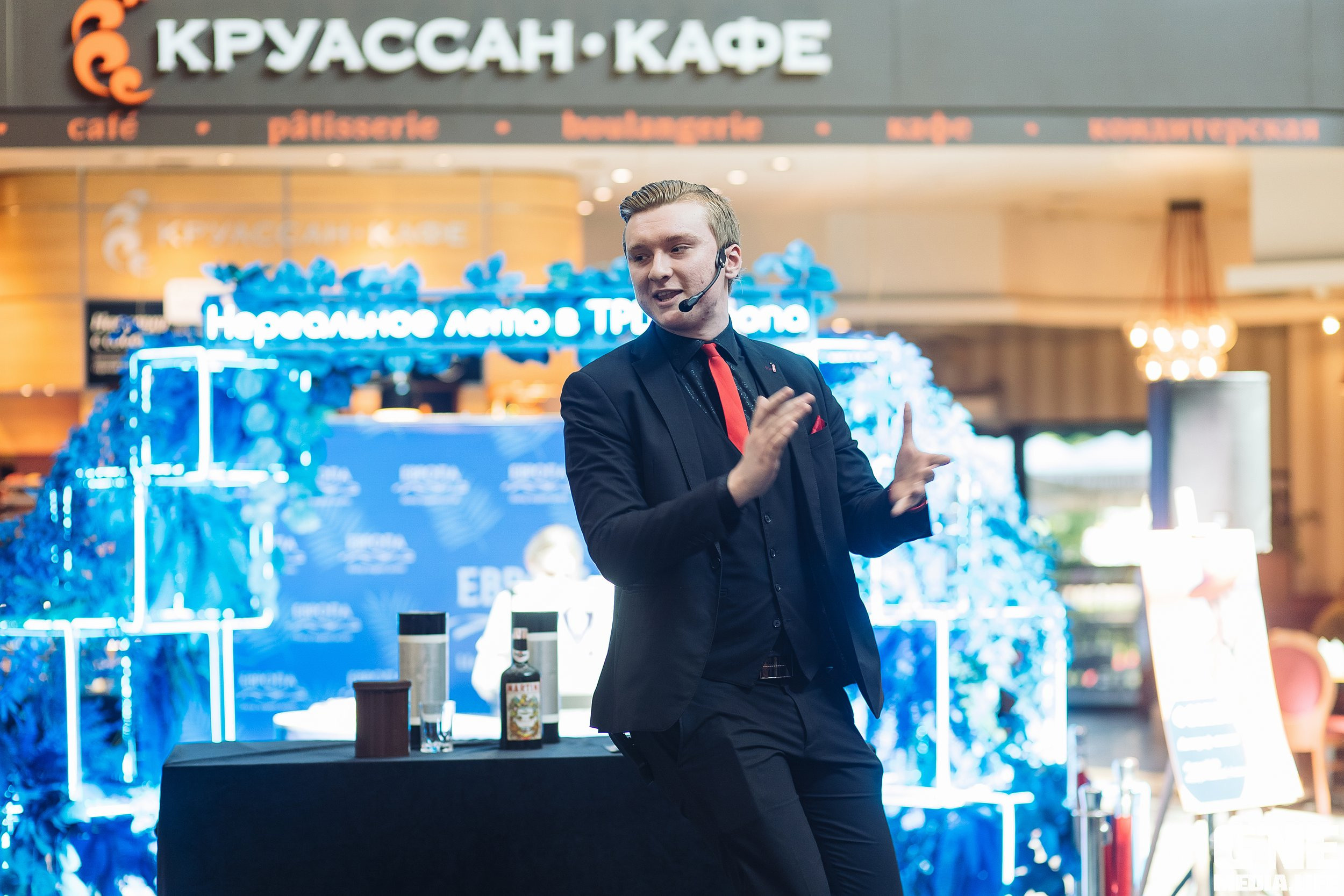 Автограф-сессия с Митей Фоминым. One Media Life: фоторепортажи, фотоотчеты с мероприятий и заведений