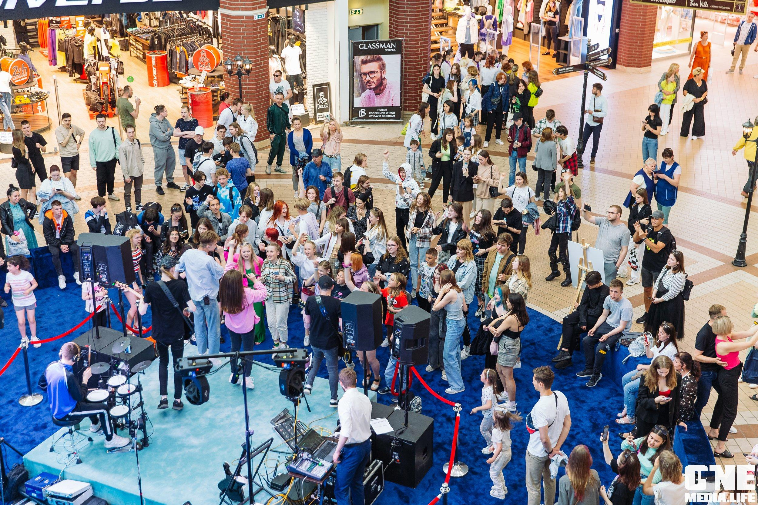 Фотоотчет с «Твой настоящий выпускной» в ТРЦ Европа. One Media Life: фоторепортажи, фотоотчеты с мероприятий и заведений