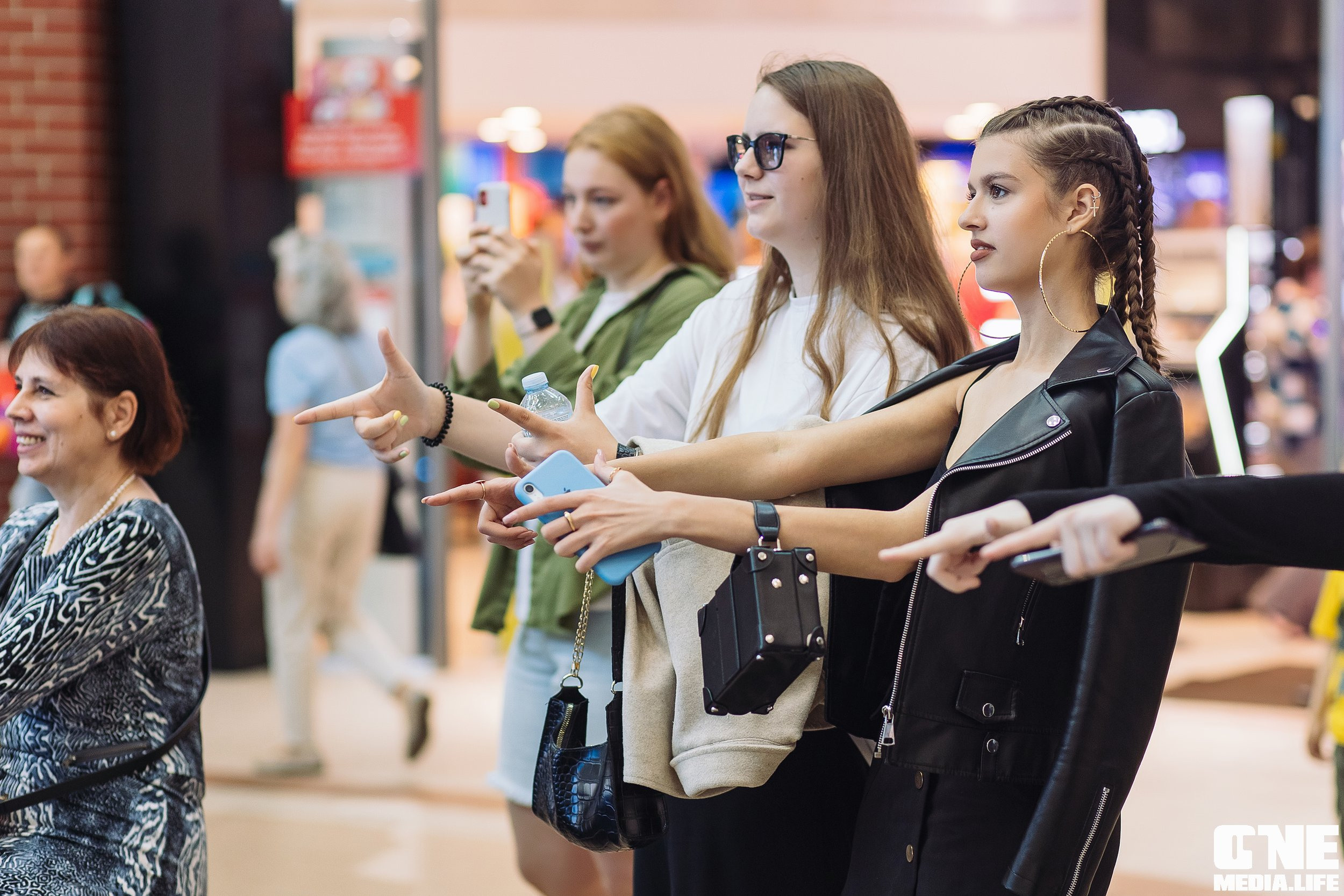 Автограф-сессия с Митей Фоминым. One Media Life: фоторепортажи, фотоотчеты с мероприятий и заведений