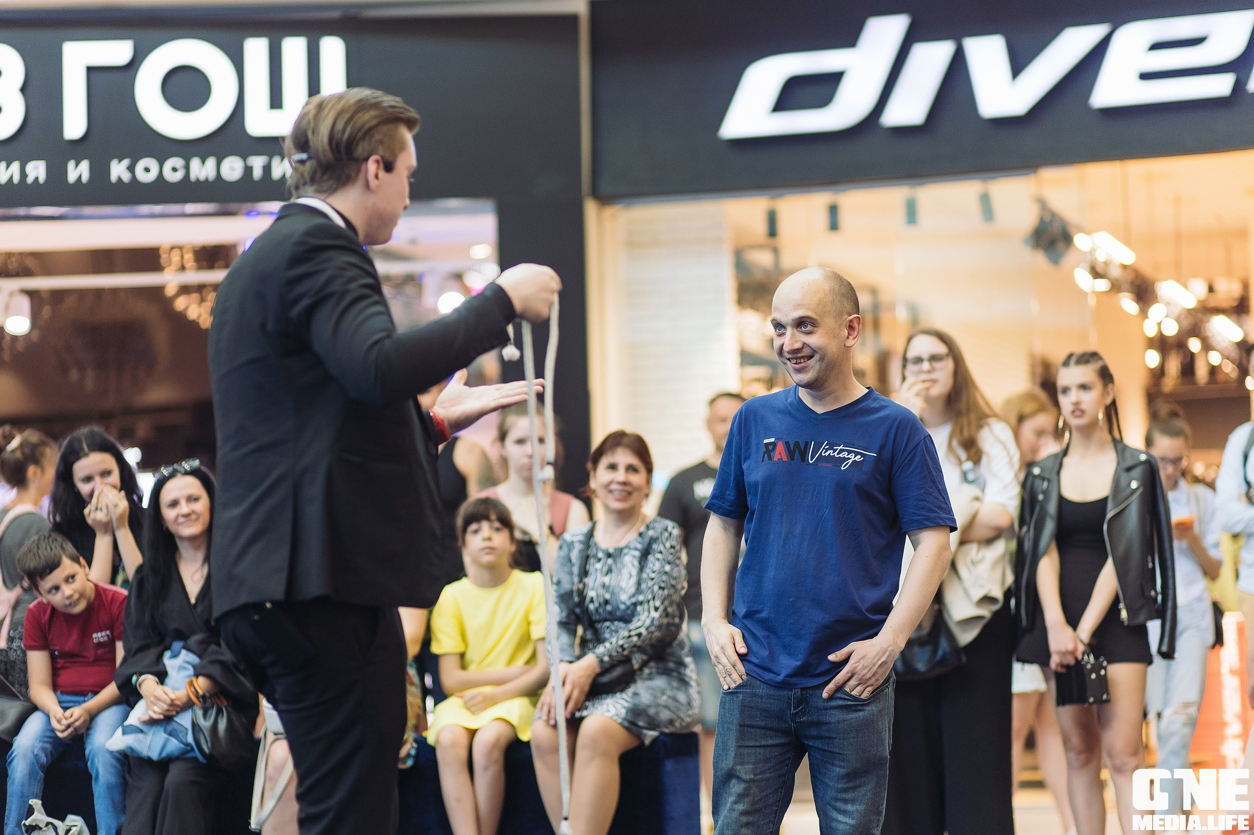 Автограф-сессия с Митей Фоминым. One Media Life: фоторепортажи, фотоотчеты с мероприятий и заведений