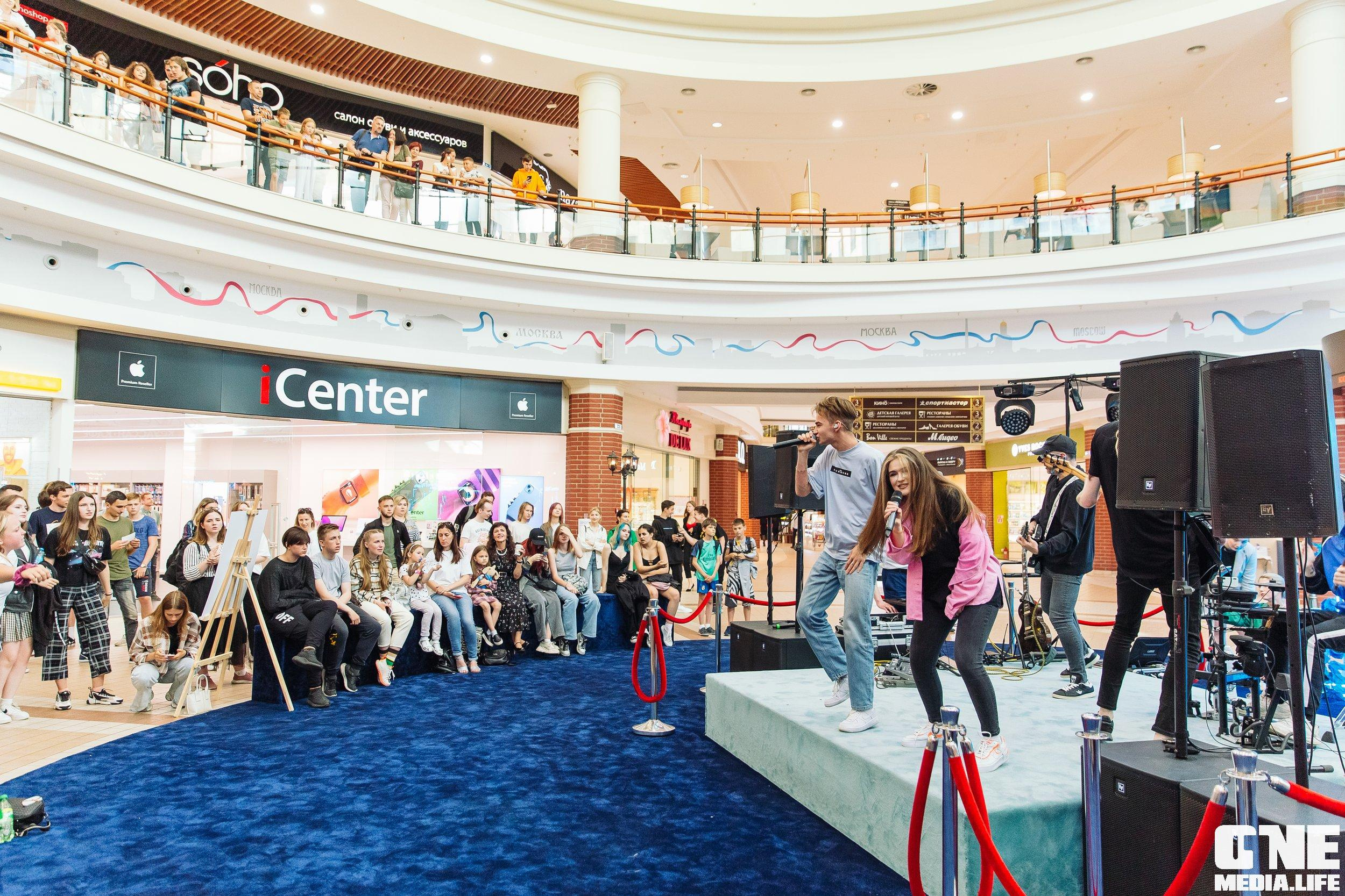 Фотоотчет с «Твой настоящий выпускной» в ТРЦ Европа. One Media Life: фоторепортажи, фотоотчеты с мероприятий и заведений