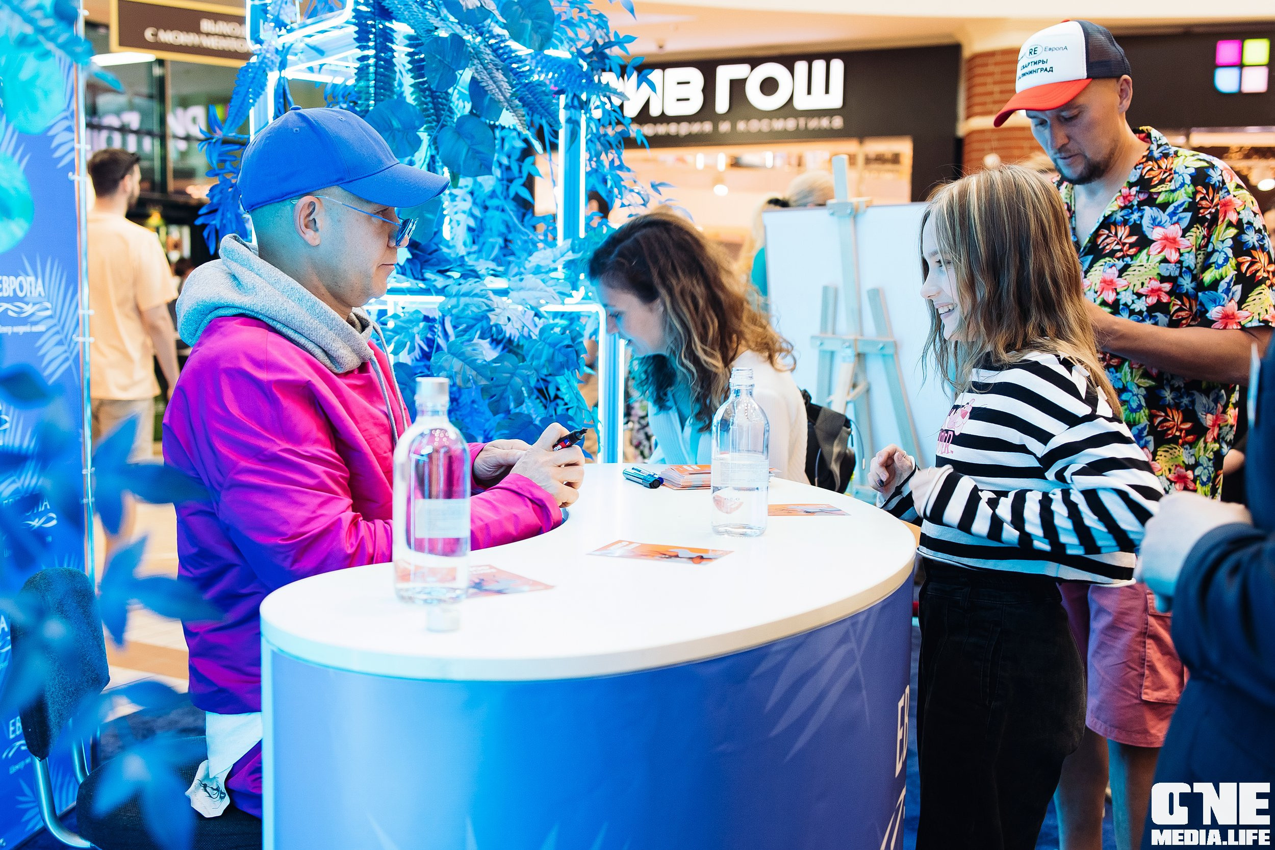 Автограф-сессия с Митей Фоминым. One Media Life: фоторепортажи, фотоотчеты с мероприятий и заведений