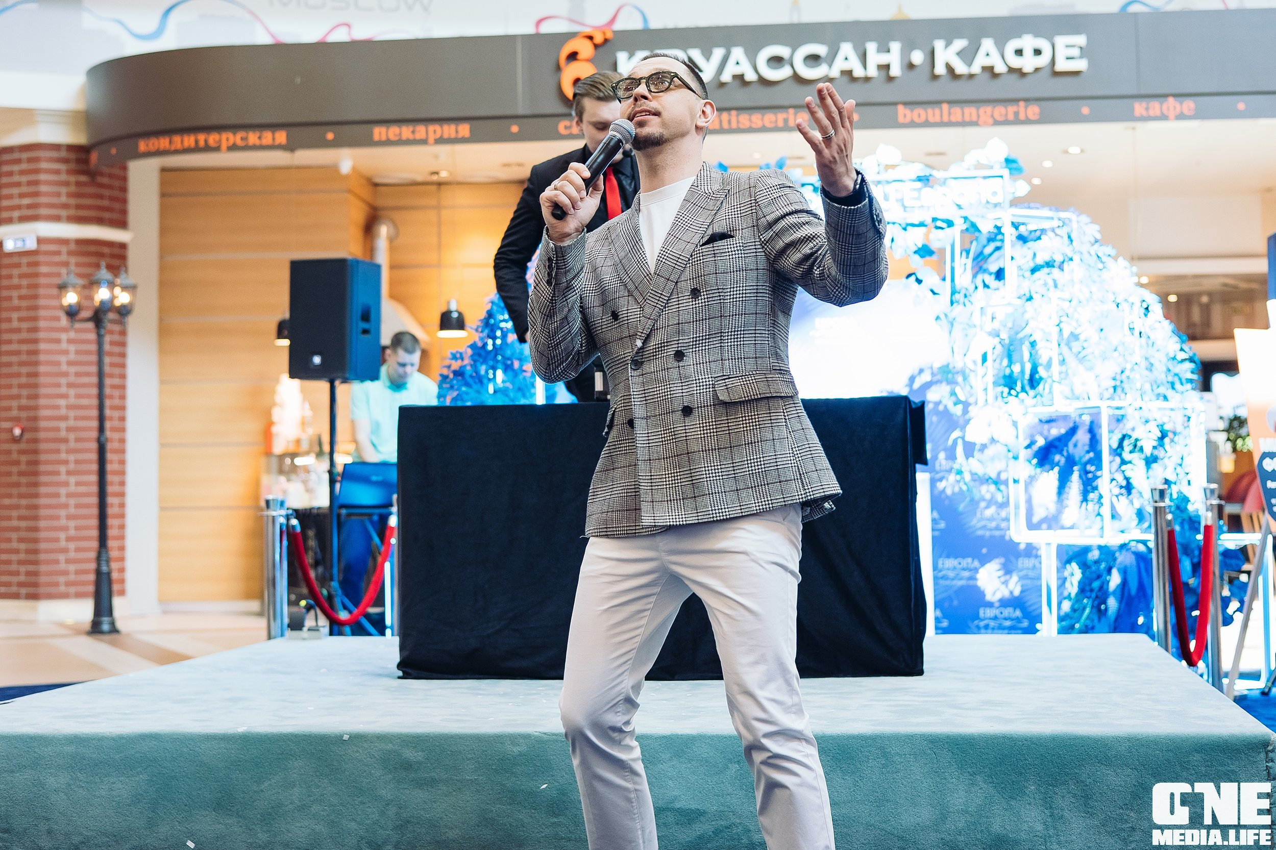 Автограф-сессия с Митей Фоминым. One Media Life: фоторепортажи, фотоотчеты с мероприятий и заведений
