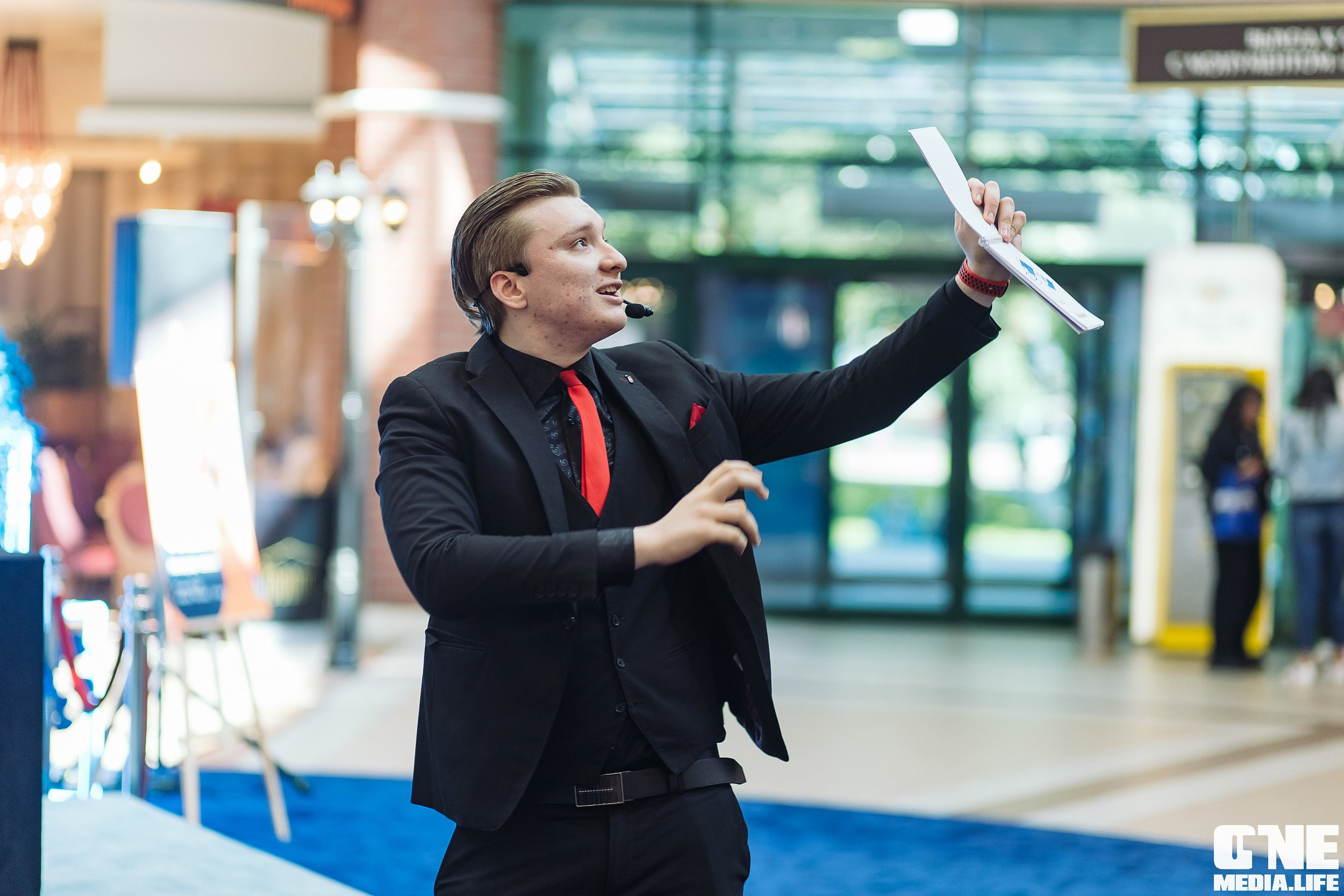 Автограф-сессия с Митей Фоминым. One Media Life: фоторепортажи, фотоотчеты с мероприятий и заведений