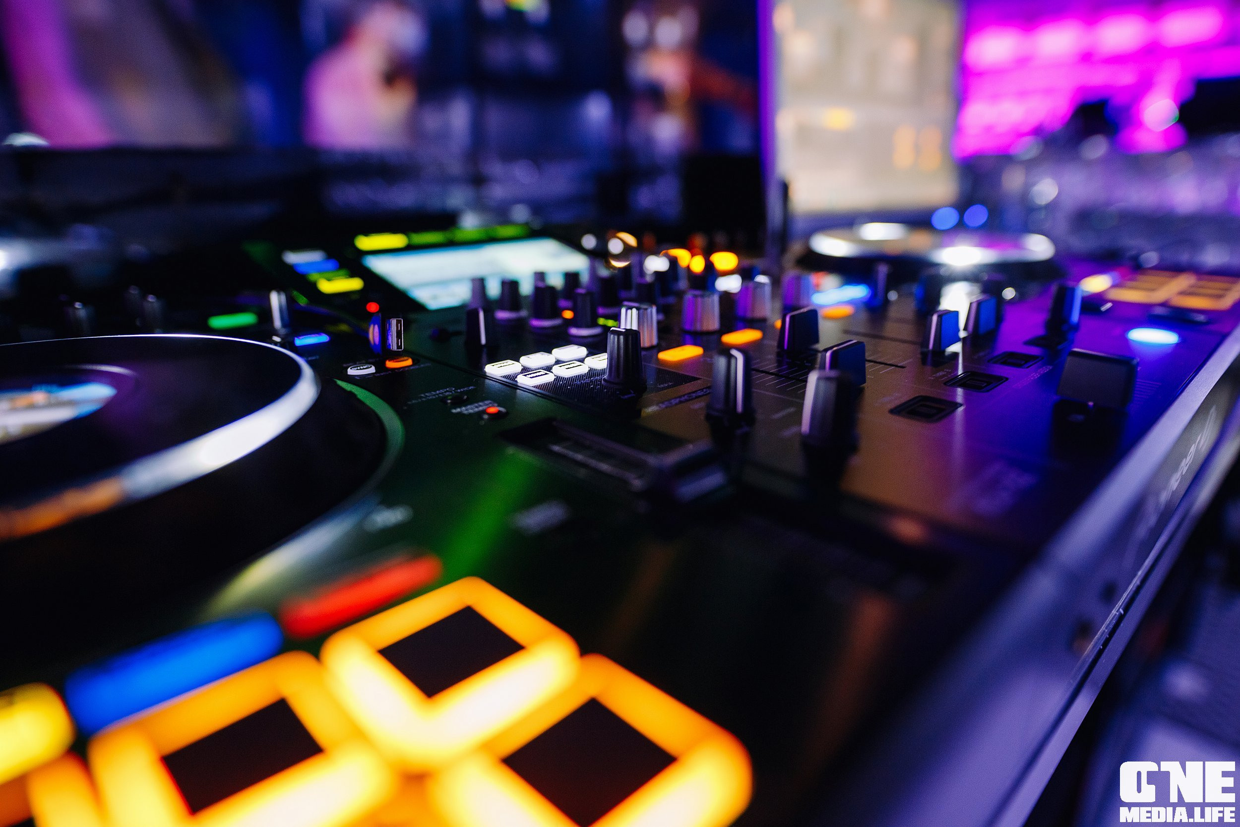 Фотоотчет из ночного клуба Illusion. One Media Life: фоторепортажи, фотоотчеты с мероприятий и заведений