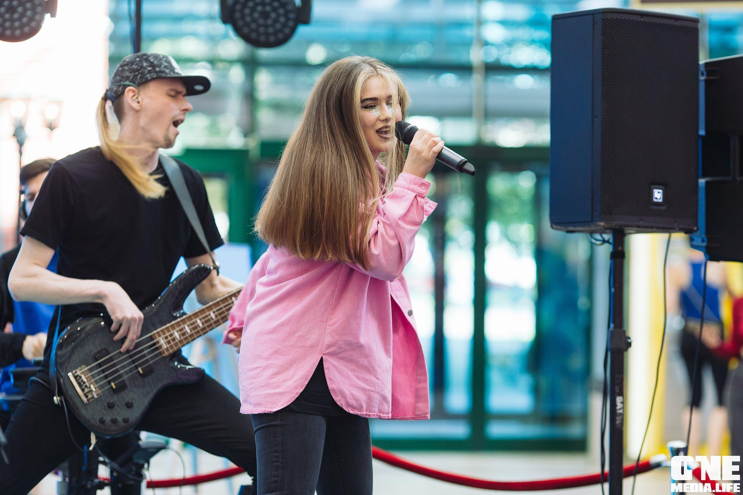 Фотоотчет с «Твой настоящий выпускной» в ТРЦ Европа. One Media Life: фоторепортажи, фотоотчеты с мероприятий и заведений
