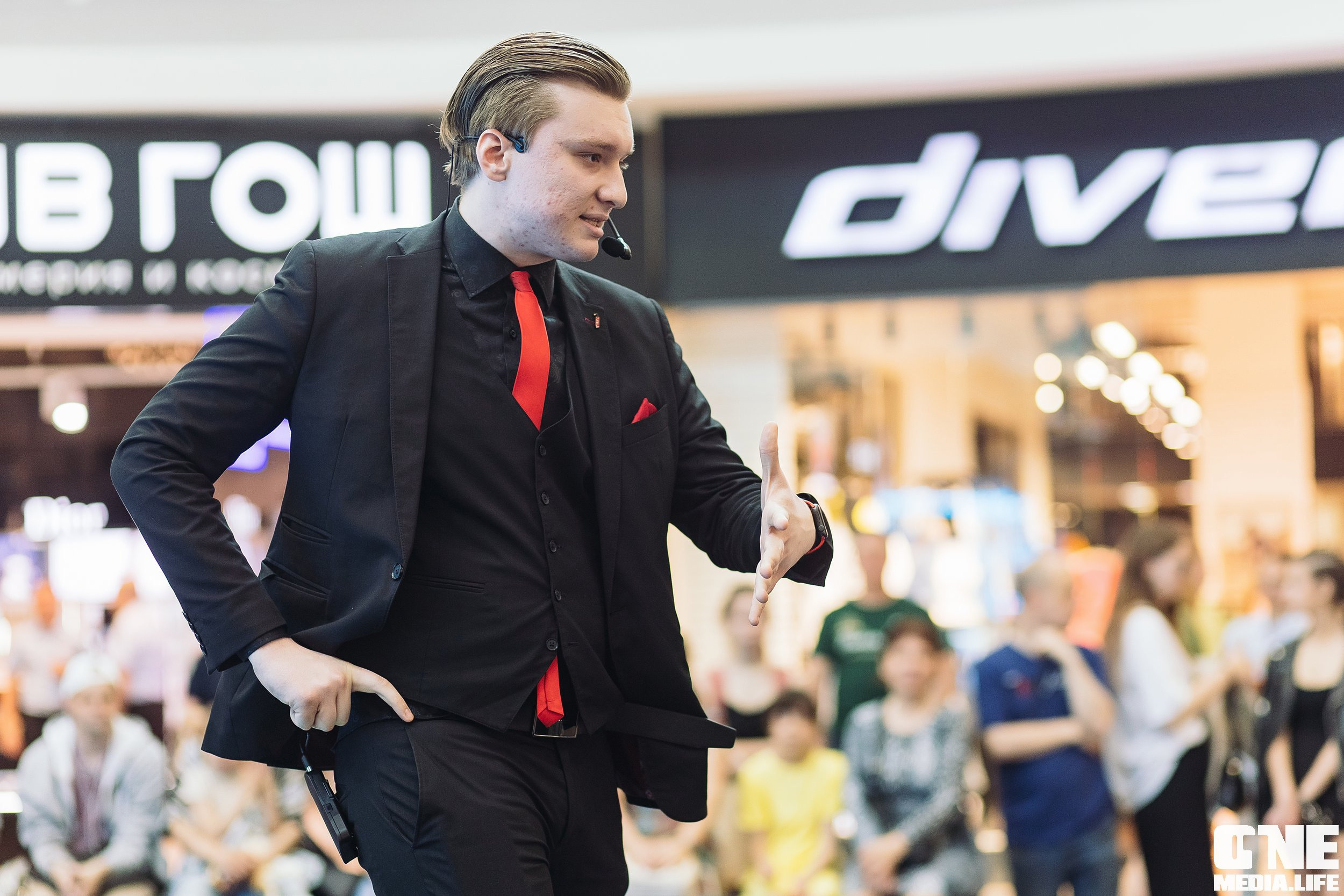 Автограф-сессия с Митей Фоминым. One Media Life: фоторепортажи, фотоотчеты с мероприятий и заведений