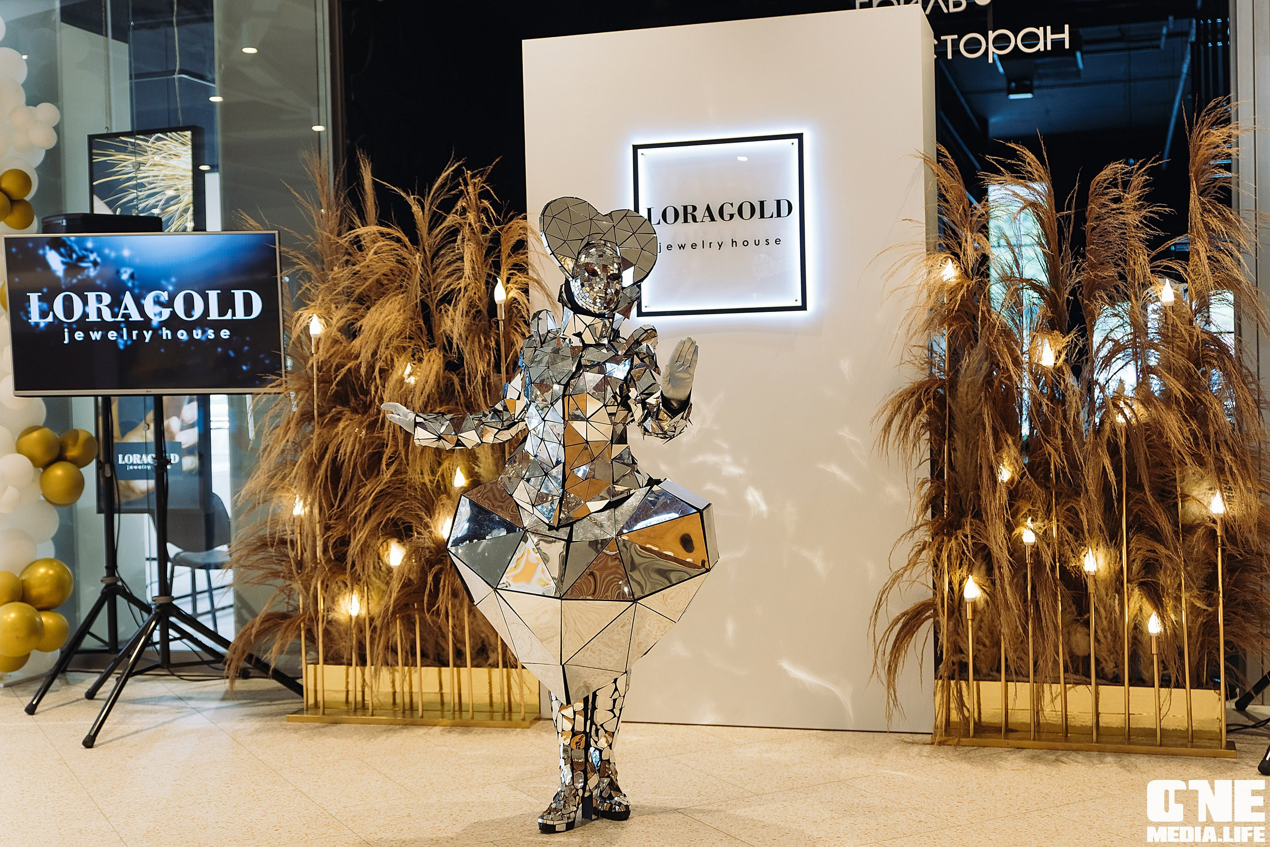 Фоторепортаж с вечеринки LORAGOLD jewelry. One Media Life: фоторепортажи, фотоотчеты с мероприятий и заведений