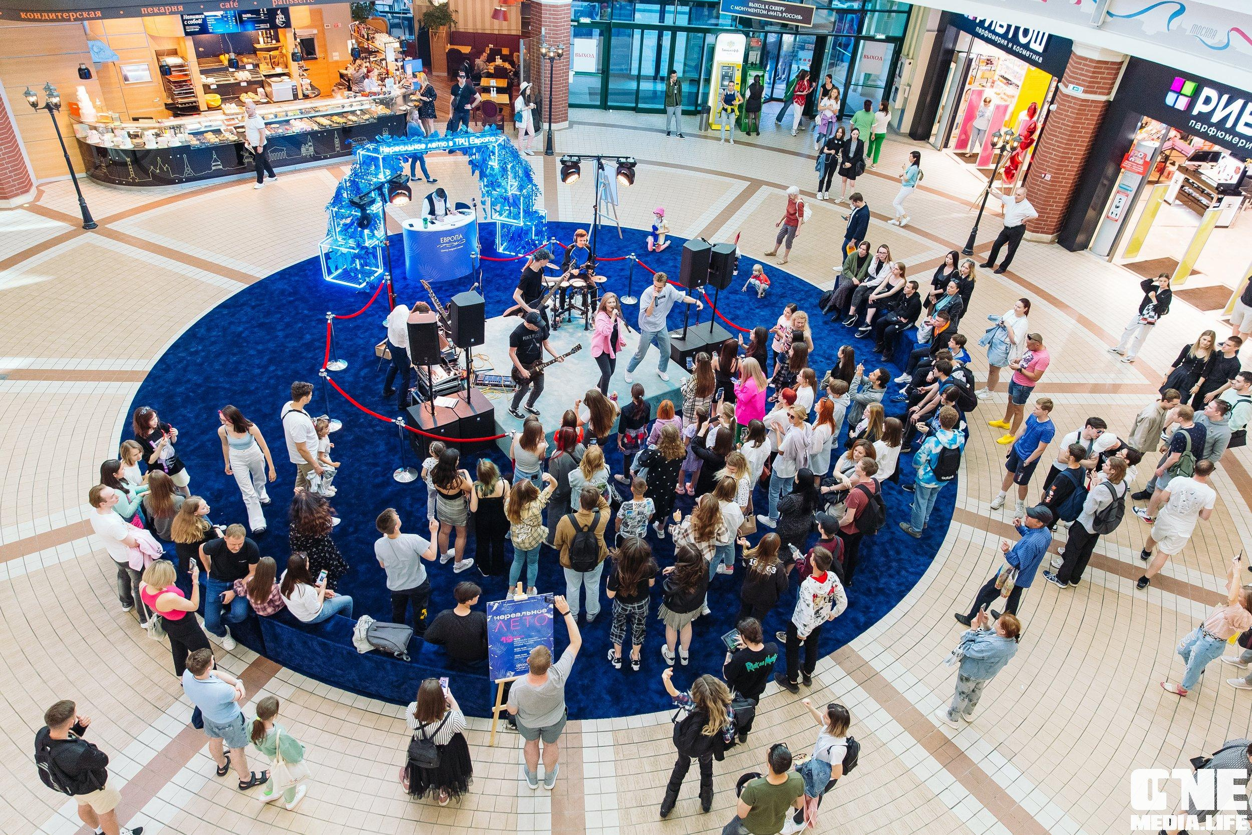 Фотоотчет с «Твой настоящий выпускной» в ТРЦ Европа. One Media Life: фоторепортажи, фотоотчеты с мероприятий и заведений